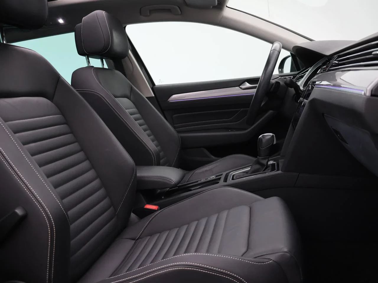 Volkswagen-Passat-image-23