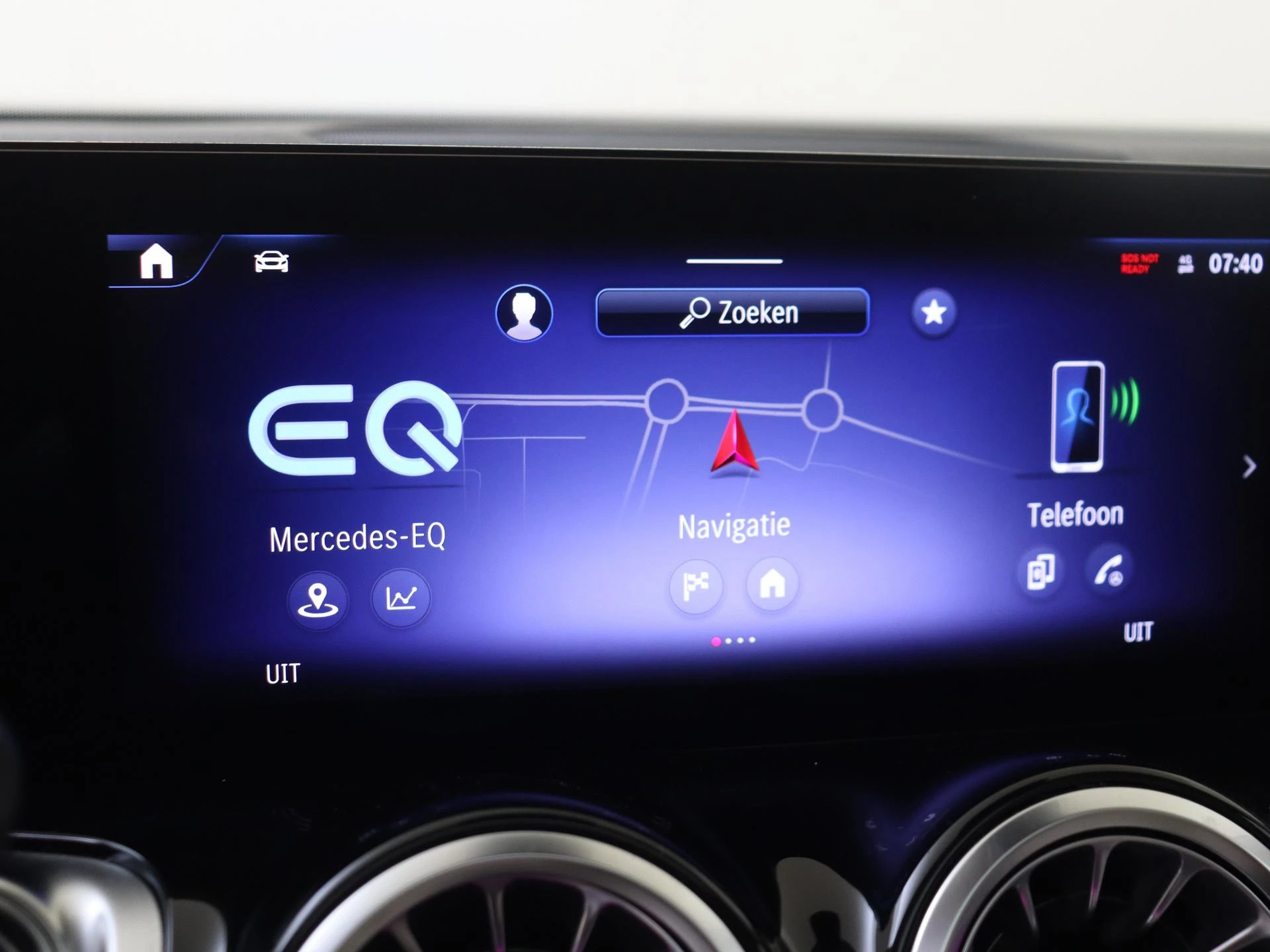 Mercedes-Benz-EQB-image-16
