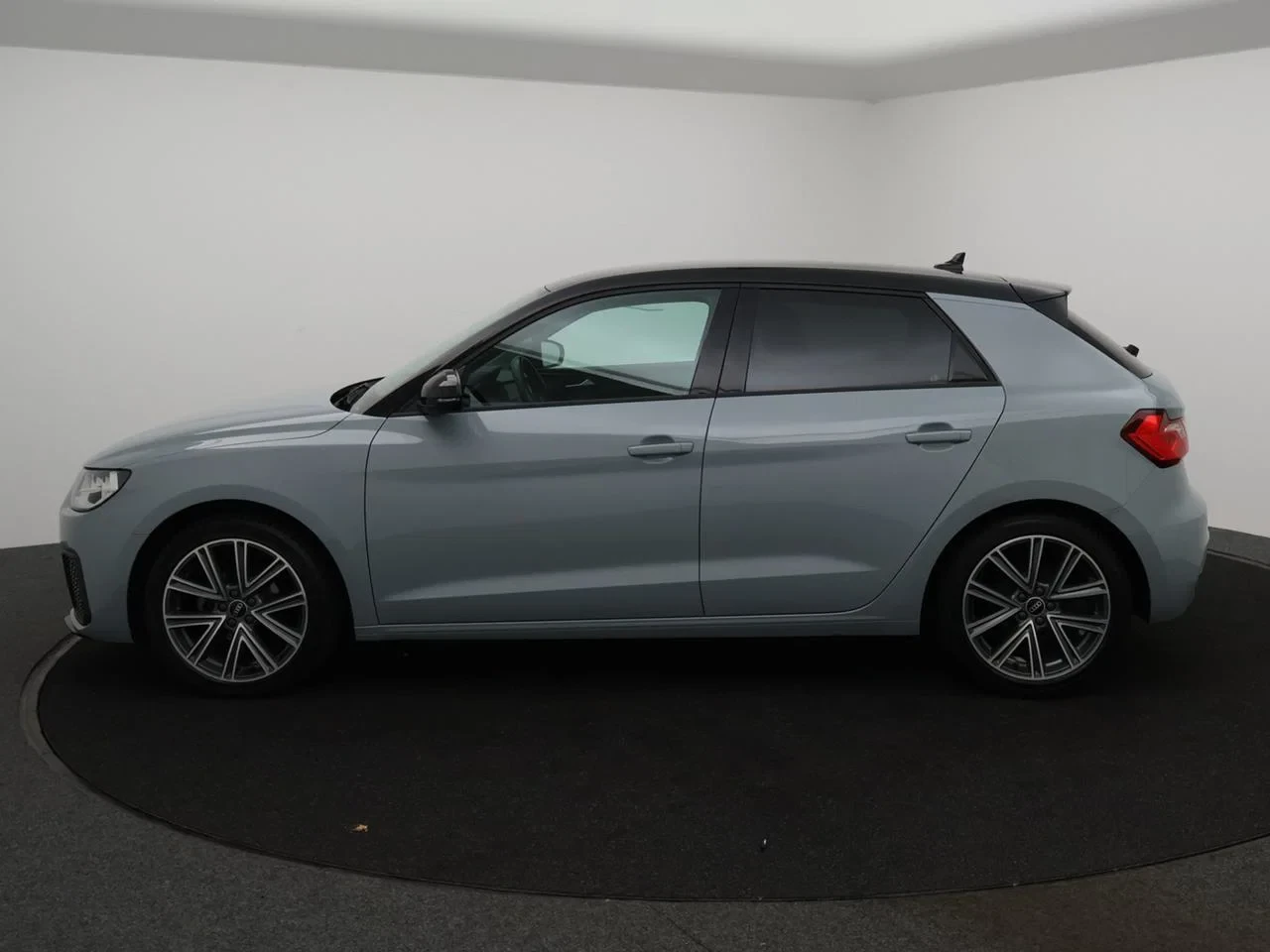 Audi-A1 Sportback-image-1