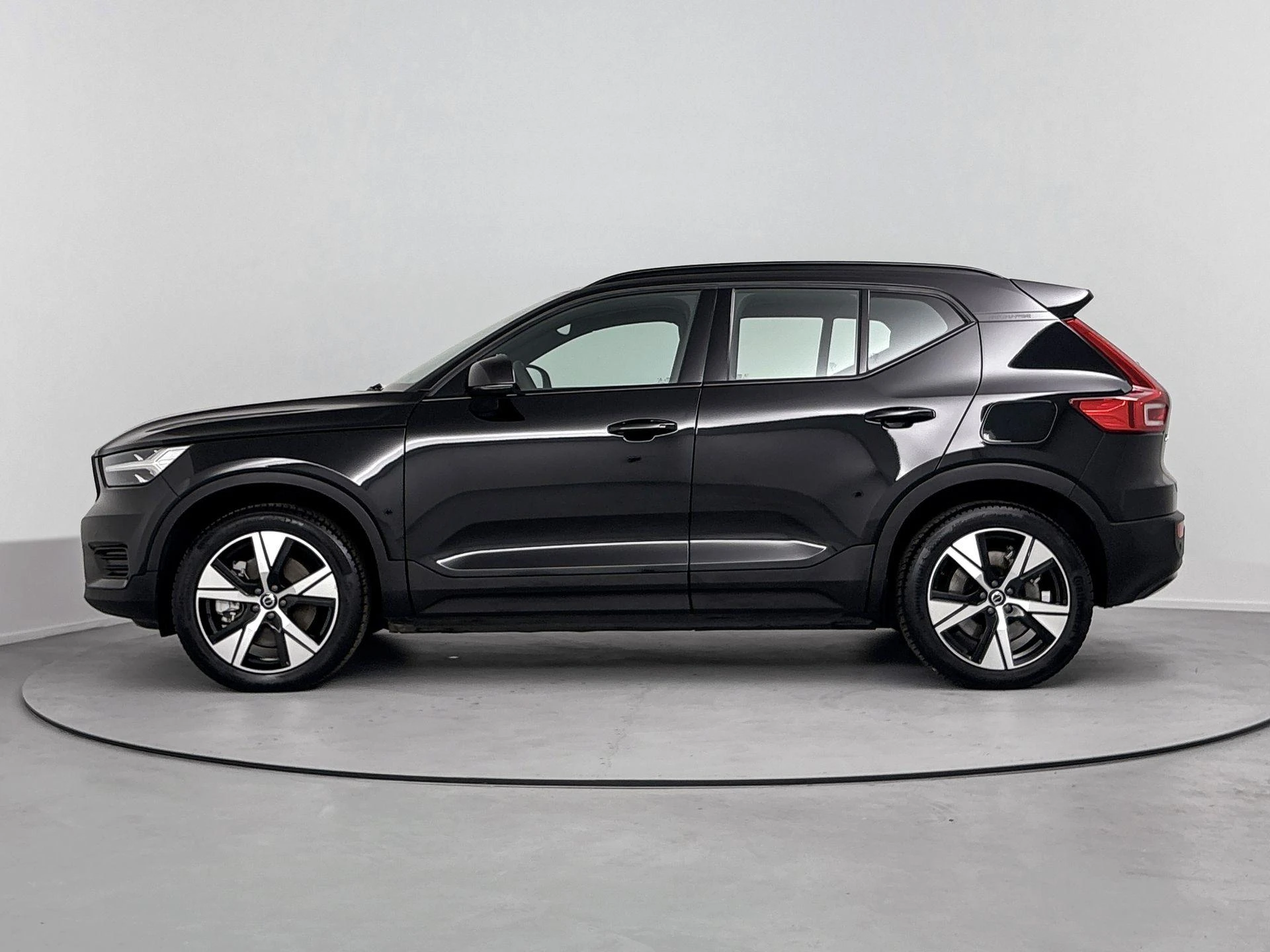 Volvo-XC40-image-1
