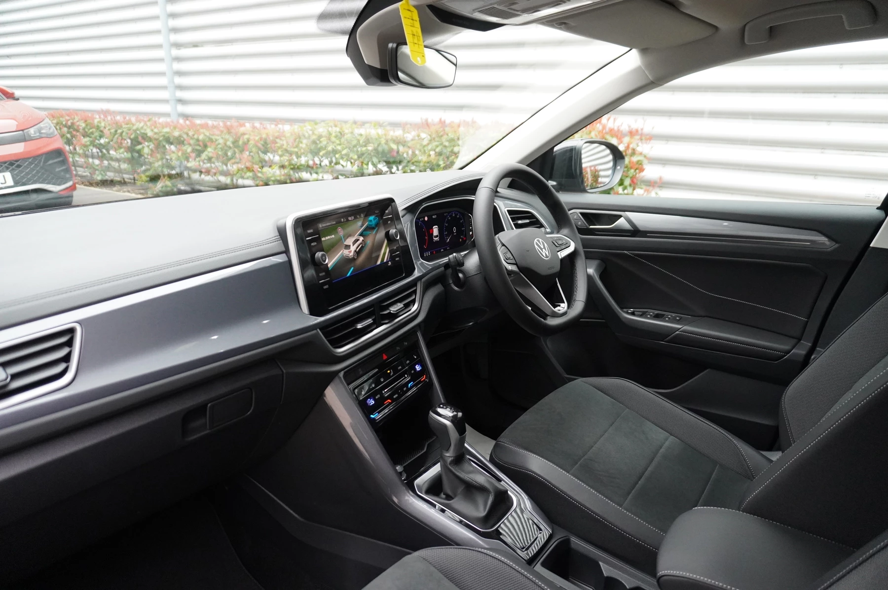 Volkswagen-T-Roc-image-1