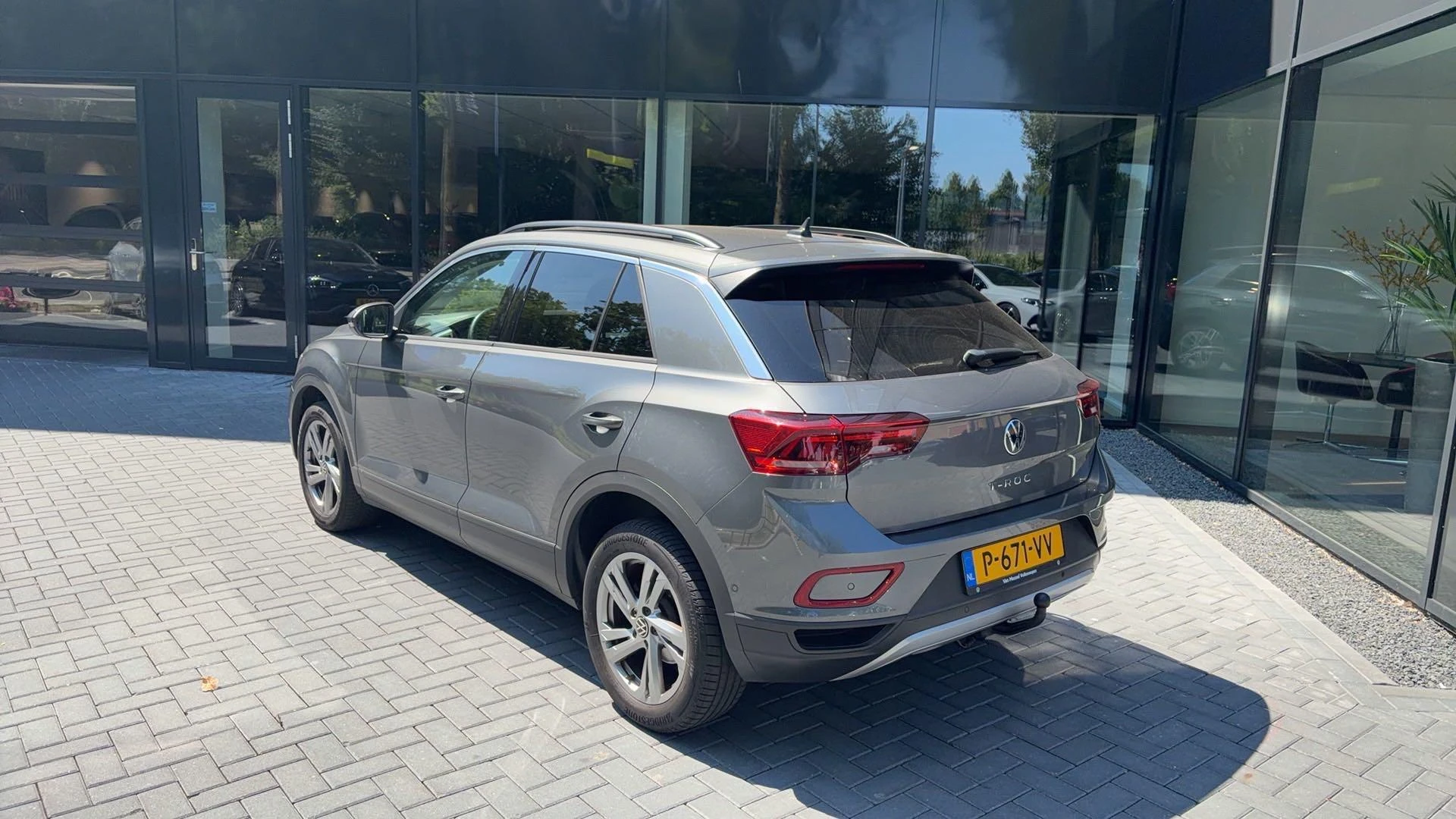 Volkswagen-T-Roc-image-2