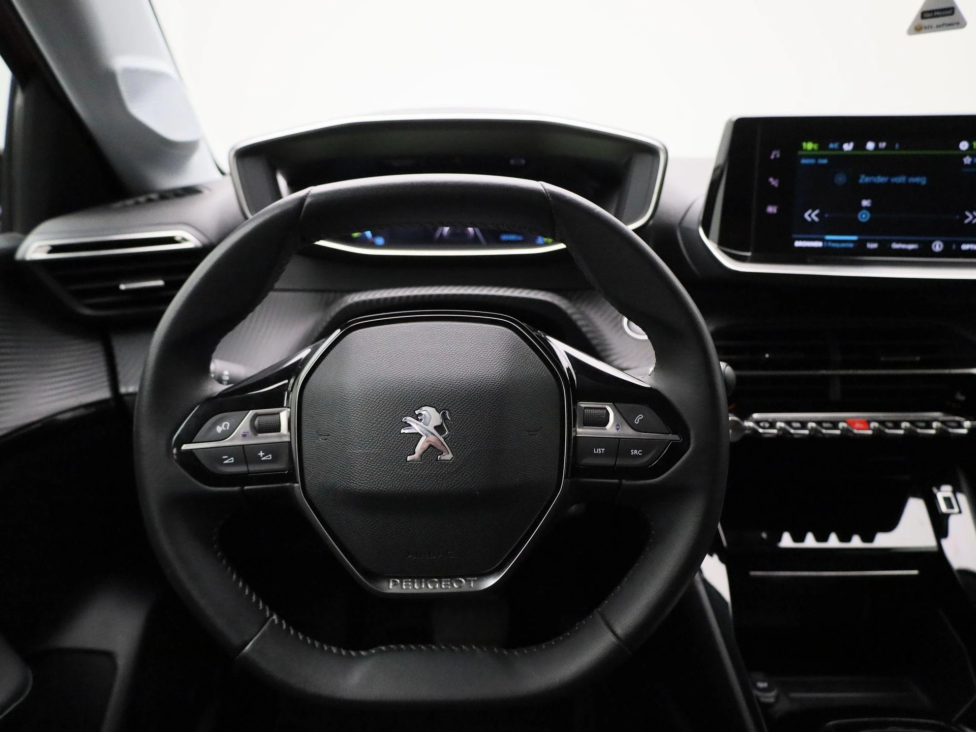 Peugeot-e-208-image-7