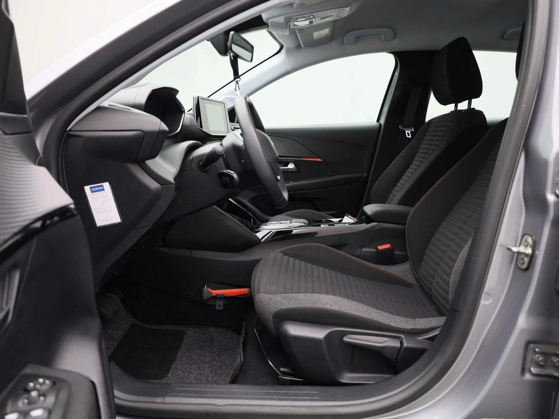 Peugeot-e-208-image-10