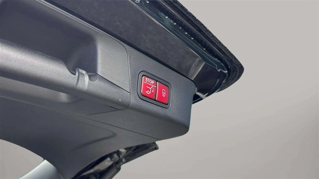 Mercedes-Benz-EQB-image-24