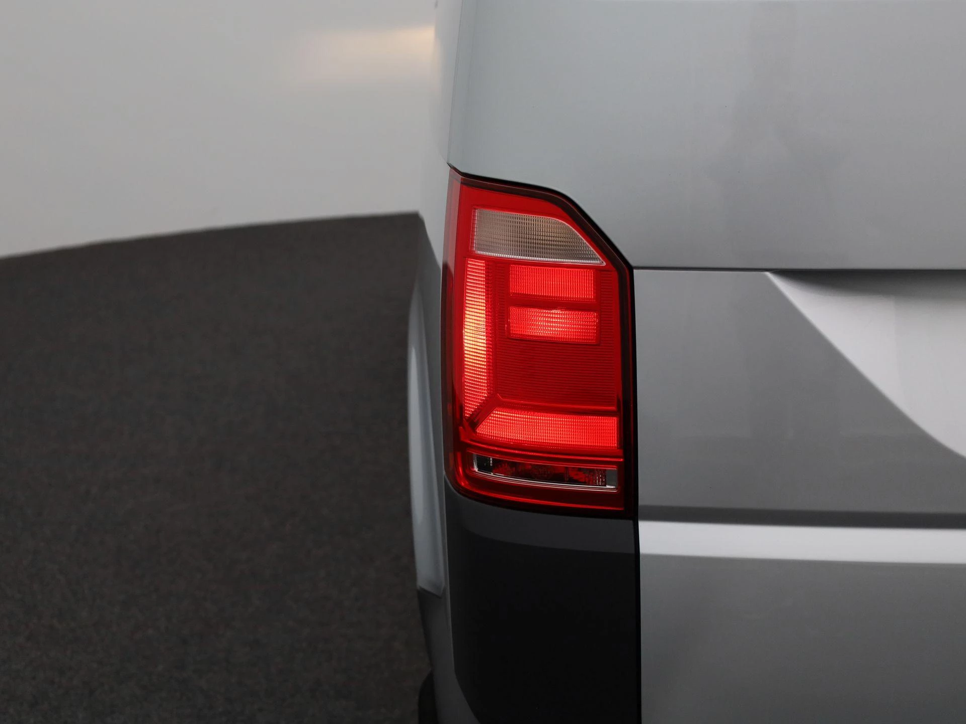 Volkswagen-Transporter-image-29