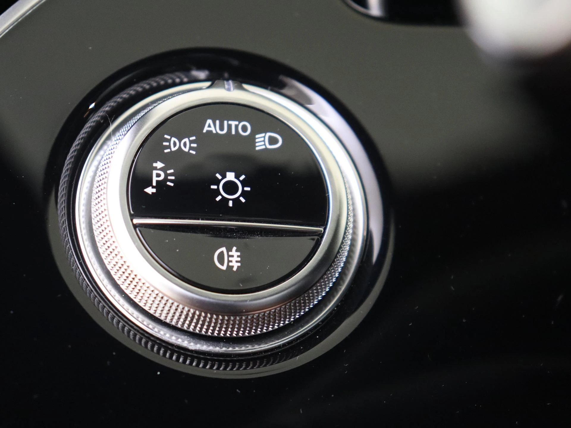 Mercedes-Benz-E-Klasse-image-23