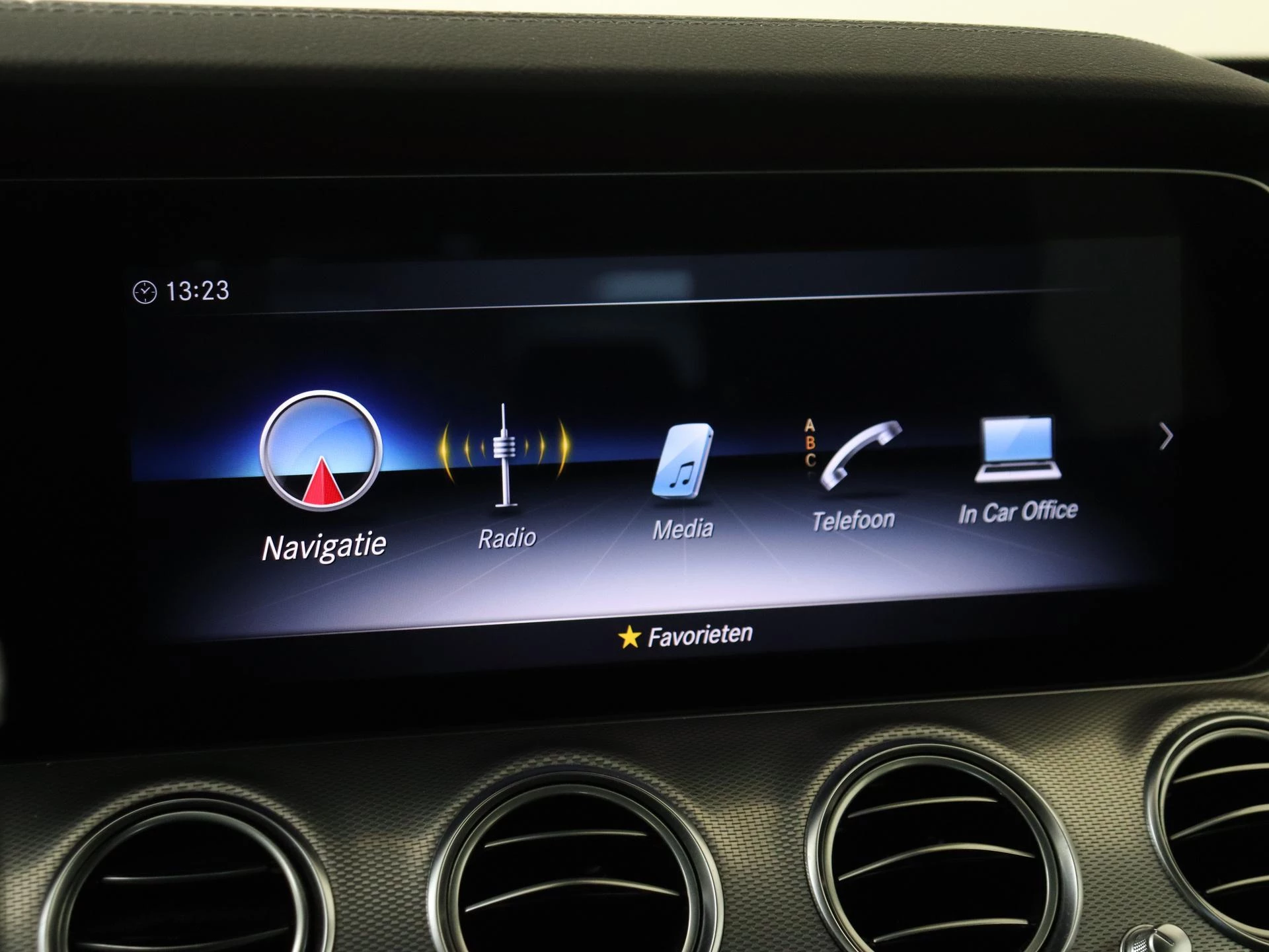 Mercedes-Benz-E-Klasse-image-15