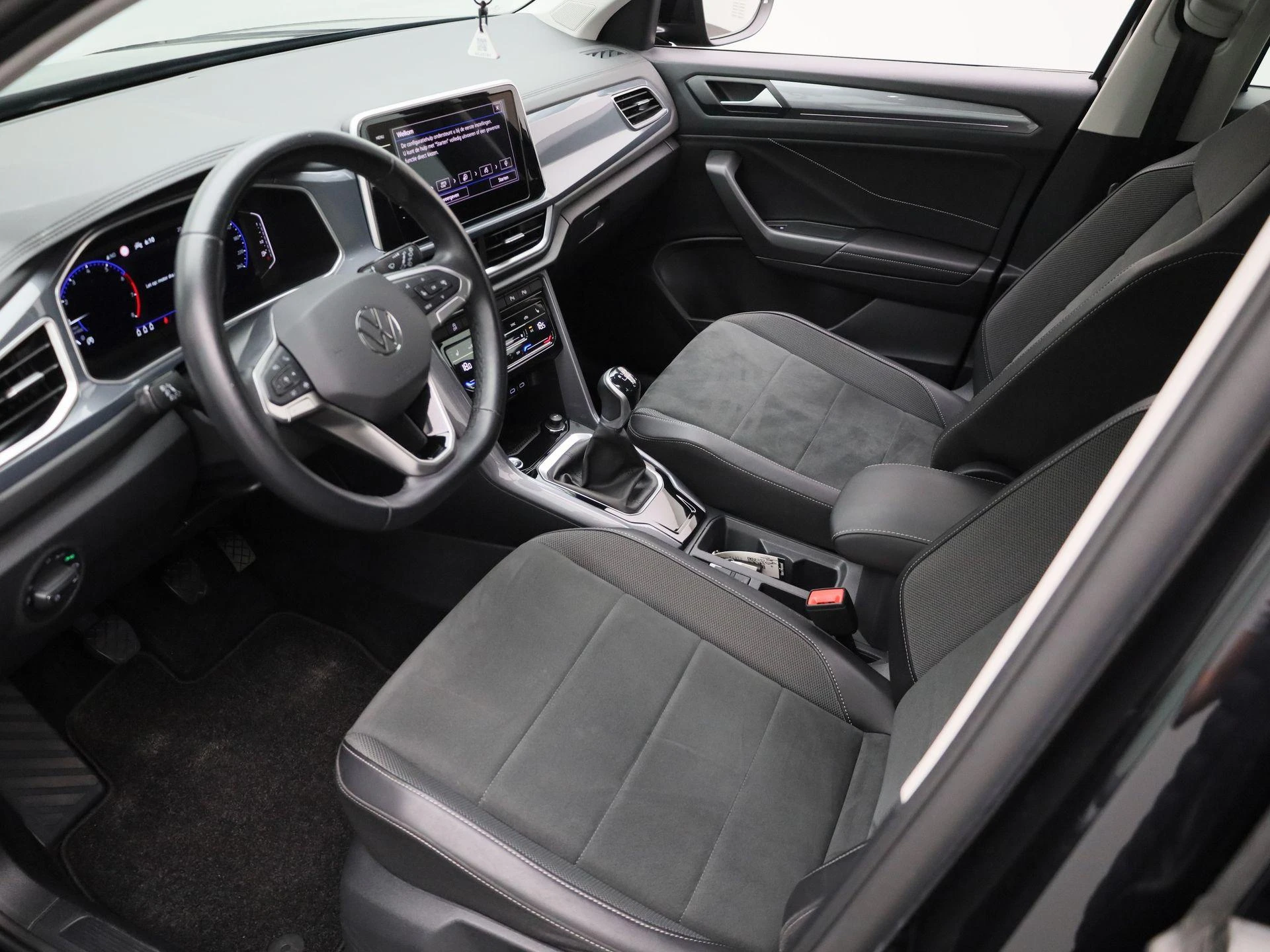 Volkswagen-T-Roc-image-15