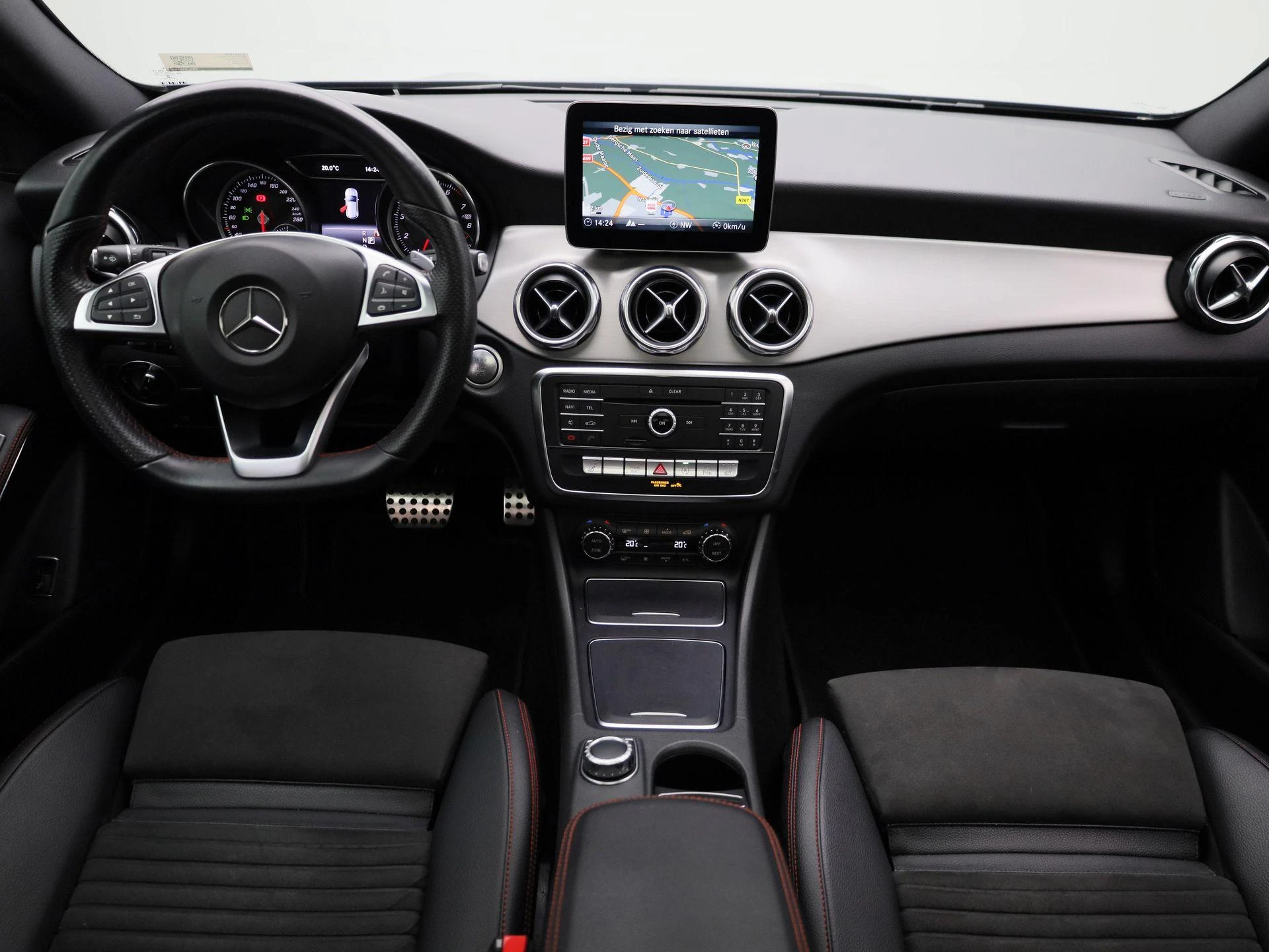 Mercedes-Benz-GLA-image-8