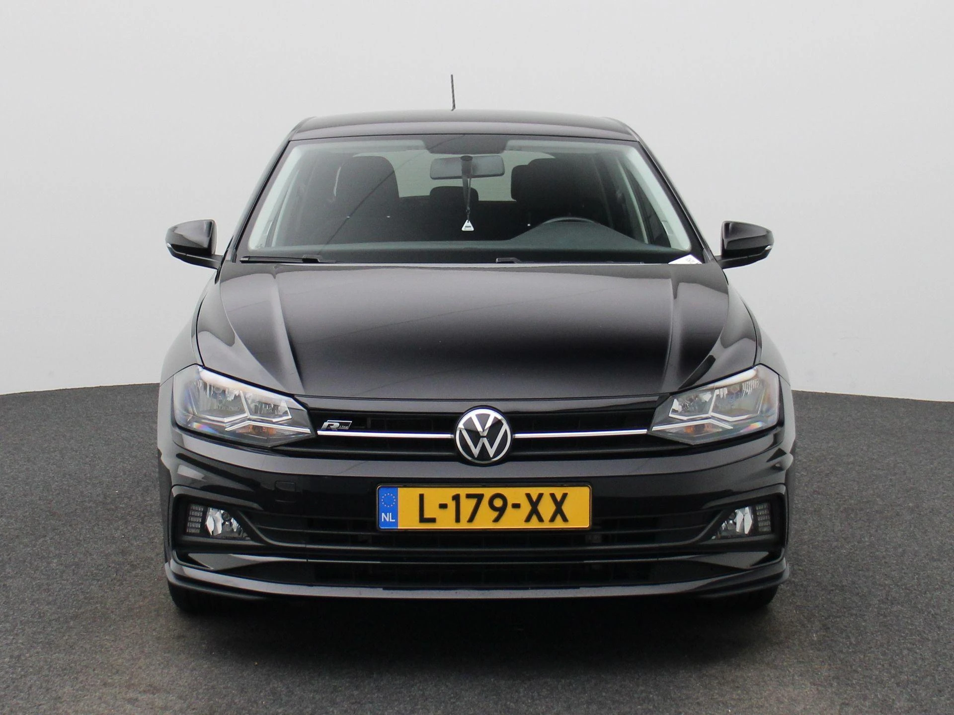 Volkswagen-Polo-image-2