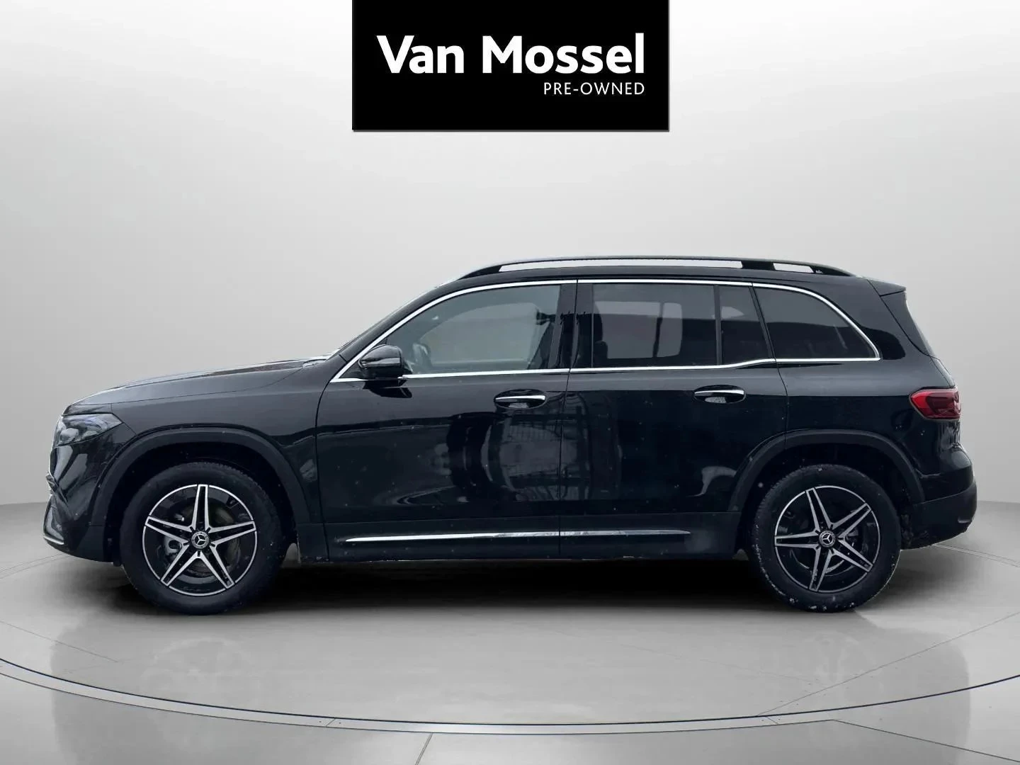 Mercedes-Benz-EQB-image-7