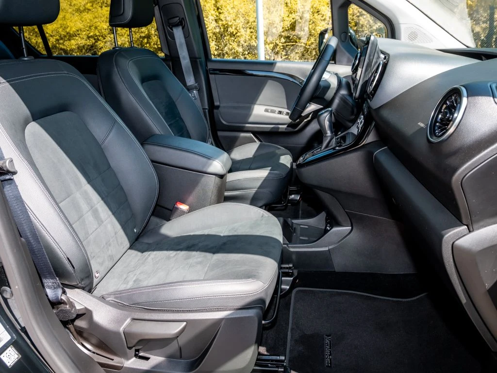 Mercedes-Benz-EQT 200-image-11