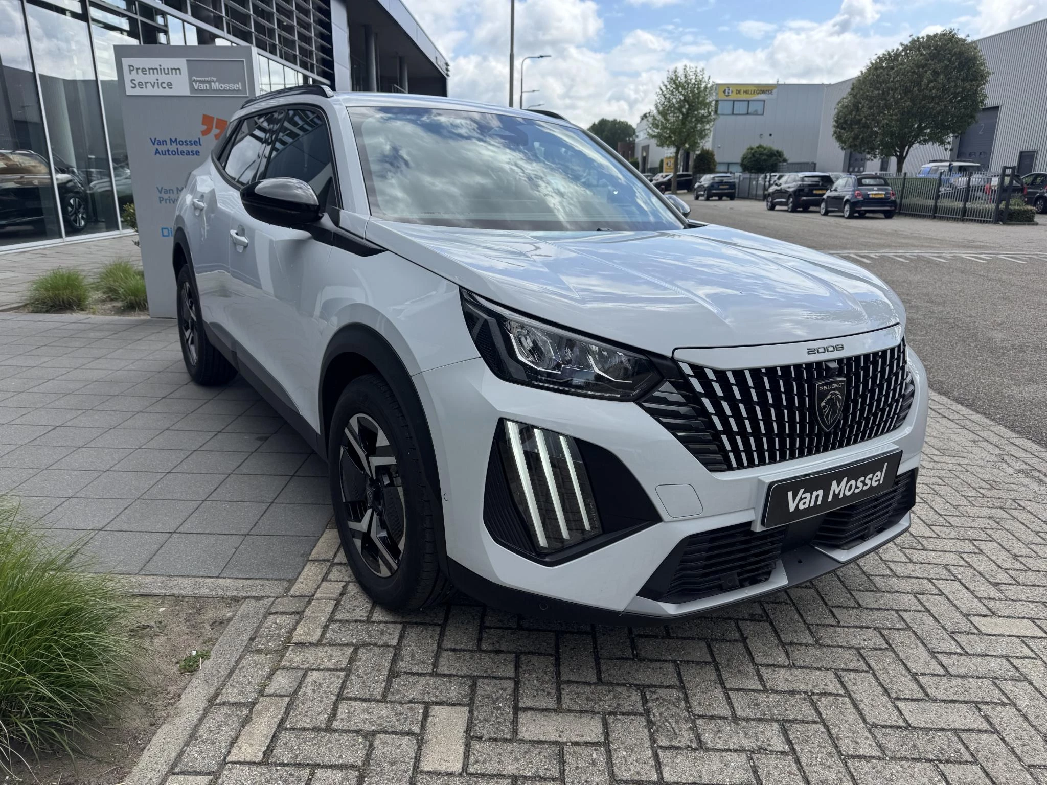 Peugeot 2008 1.2 Hybrid 145 Allure