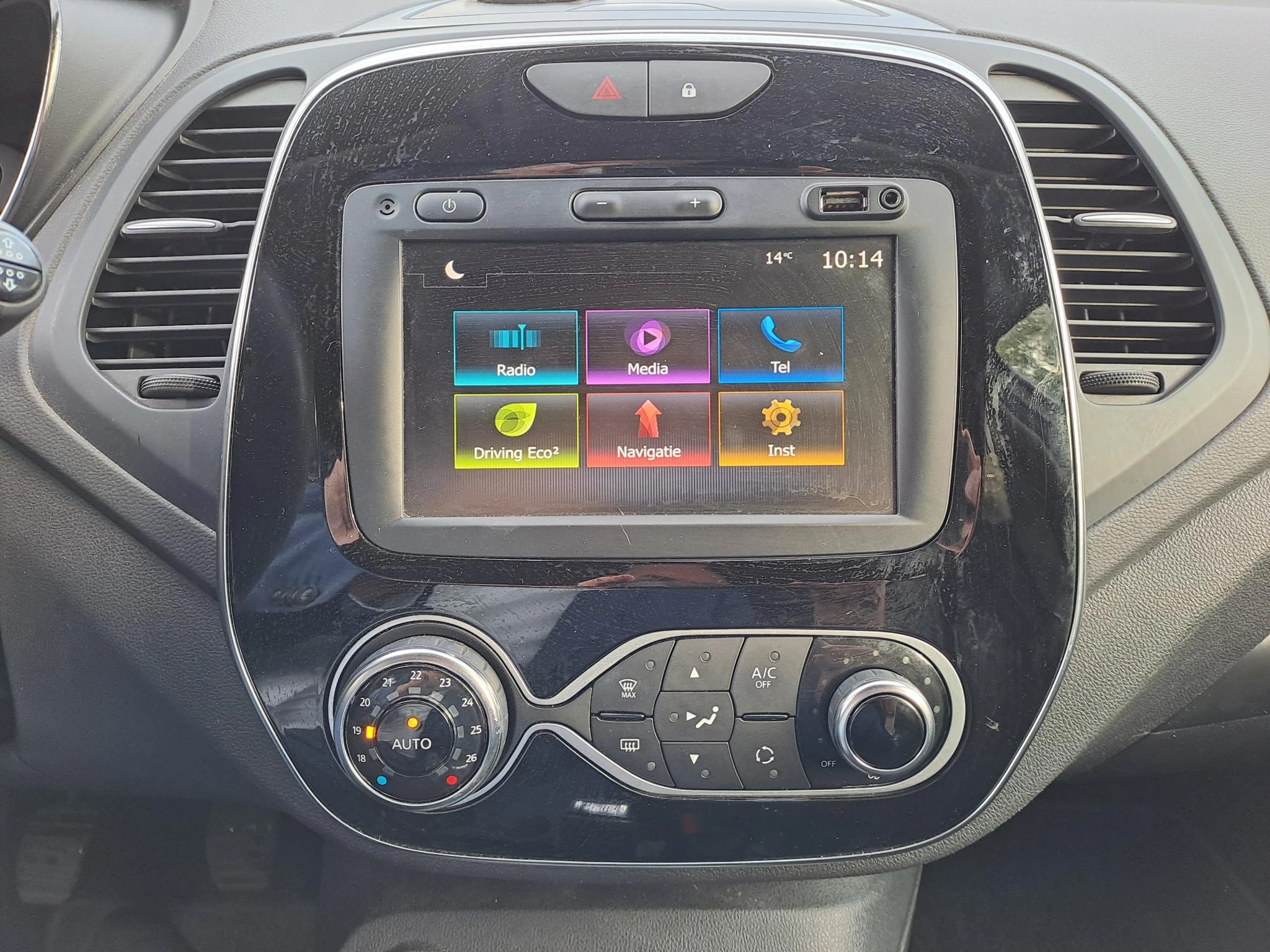 Renault-Captur-image-12