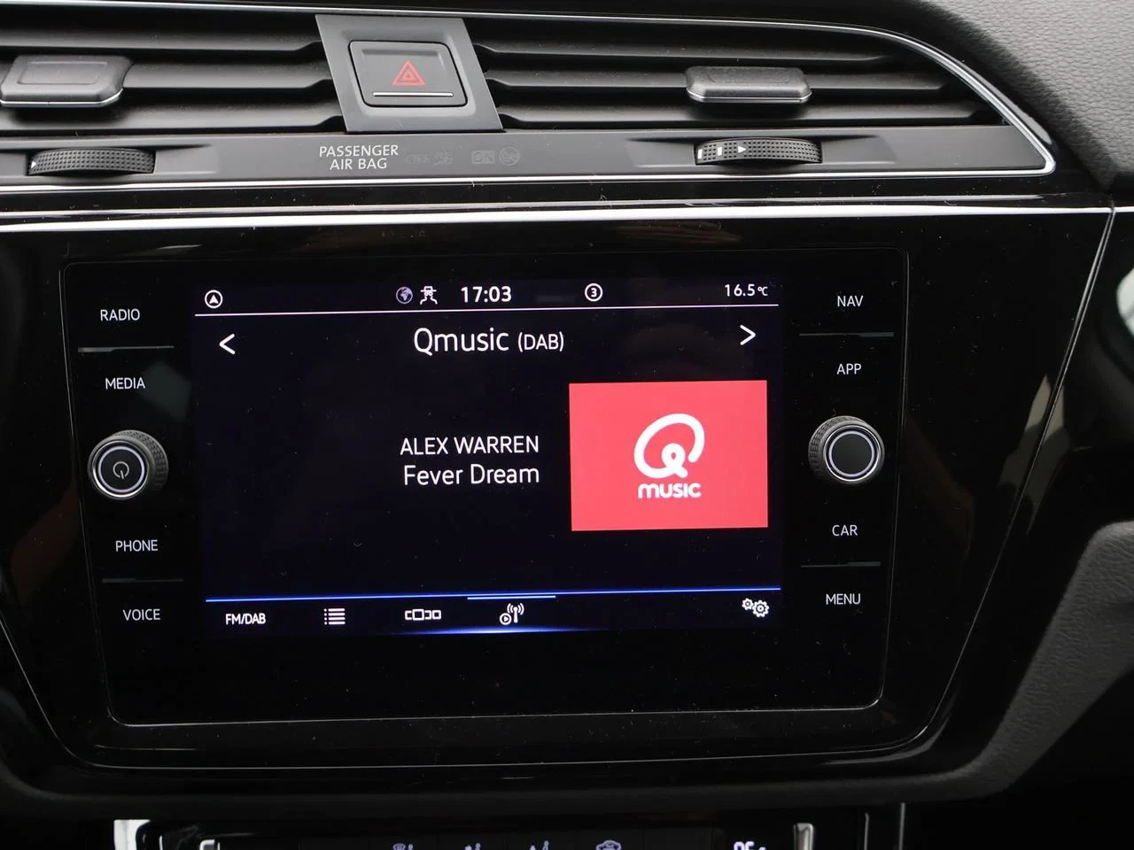 Volkswagen-Touran-image-21