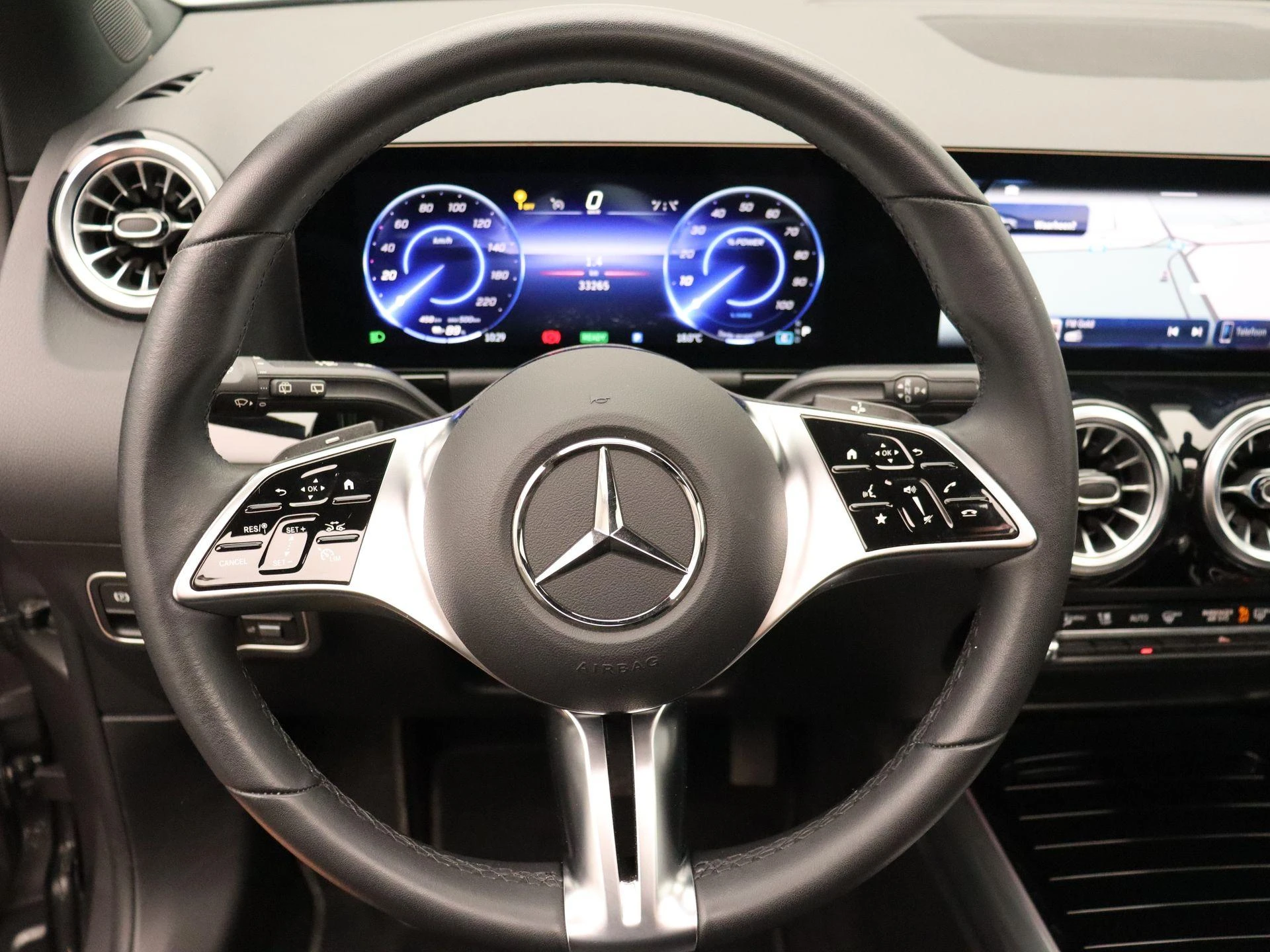 Mercedes-Benz EQA 250+ Business Line + PANO DAK + CARPLAY + CAMERA +