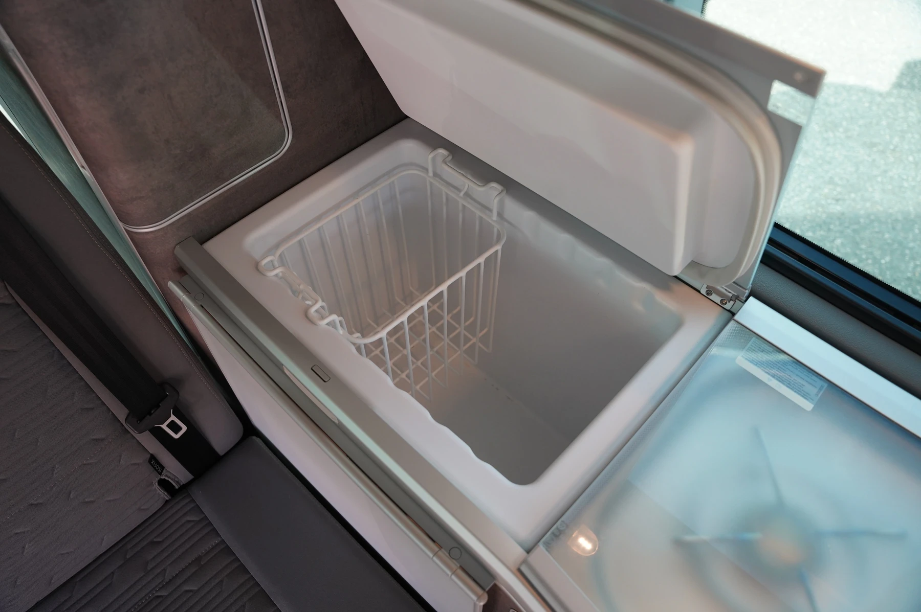 Volkswagen-California-image-27