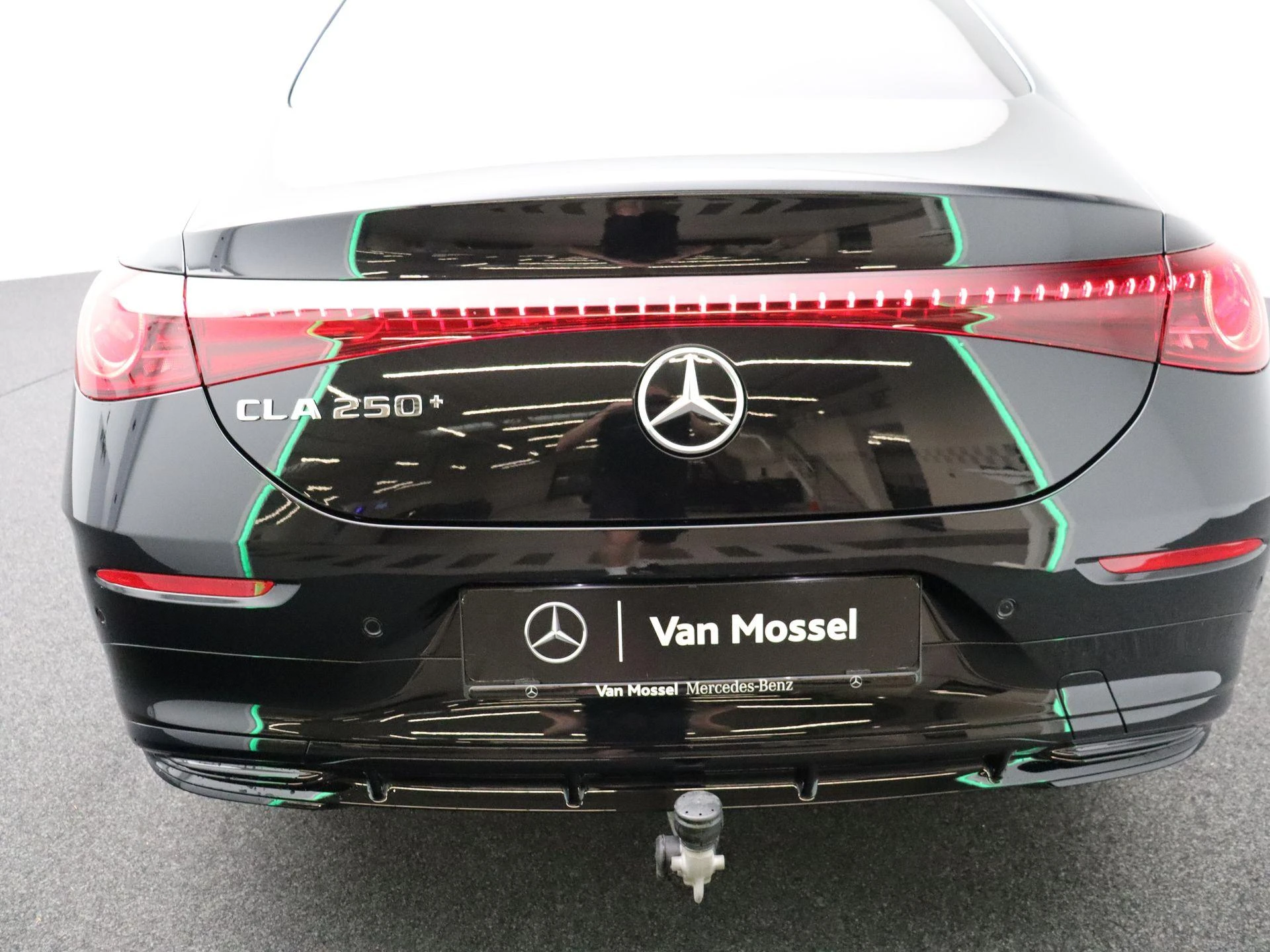 Mercedes-Benz-CLA-image-26