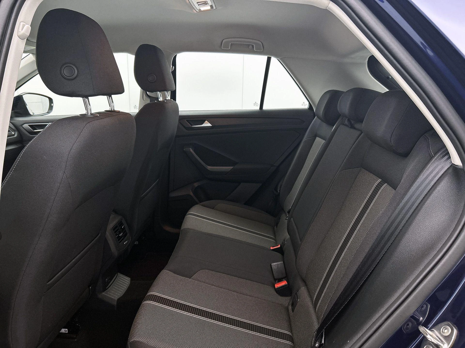 Volkswagen-T-Roc-image-25