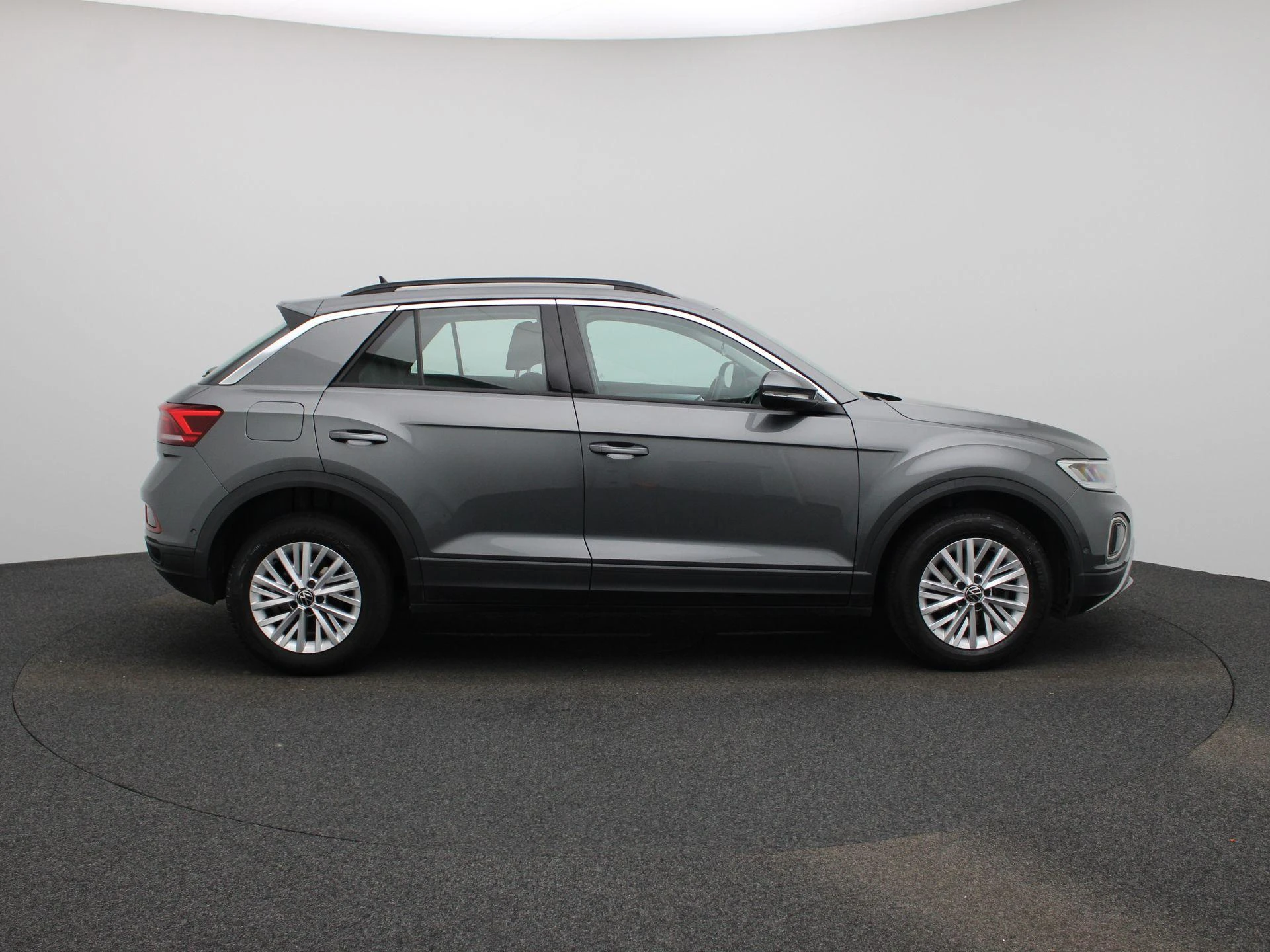 Volkswagen-T-Roc-image-5