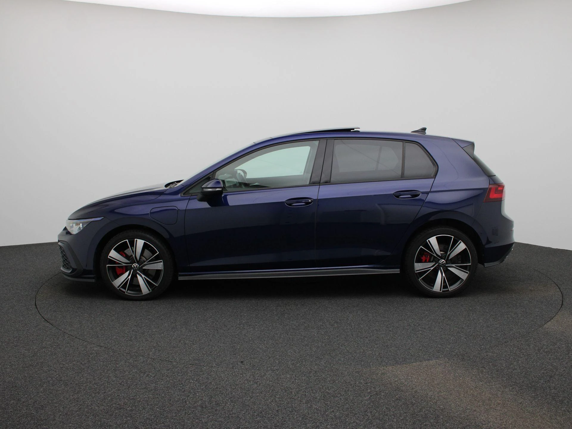 Volkswagen-Golf-image-3