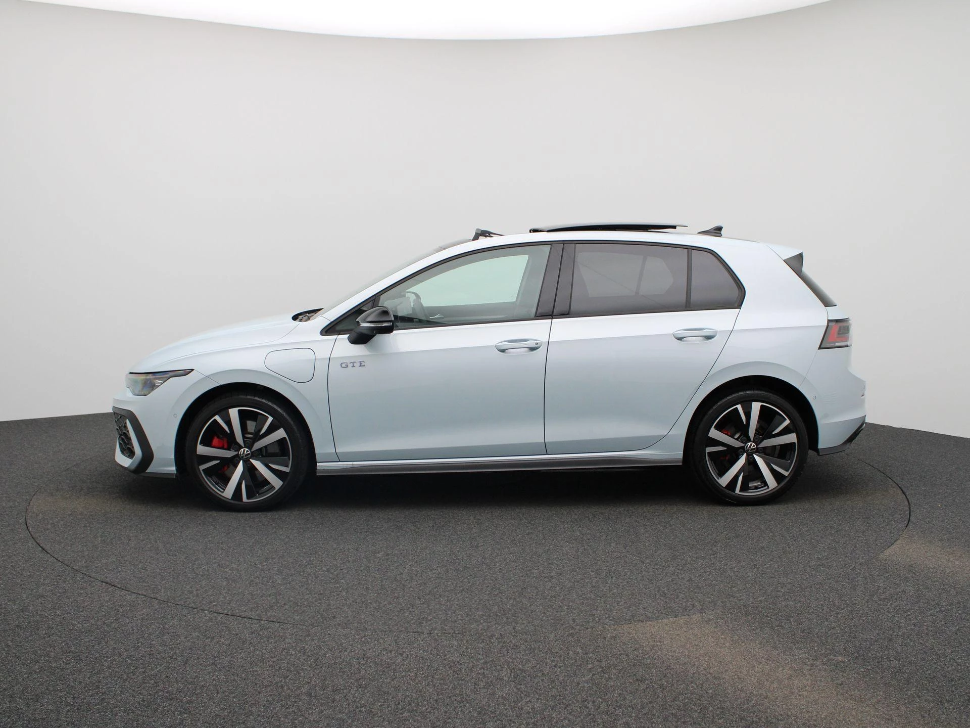Volkswagen-Golf-image-3