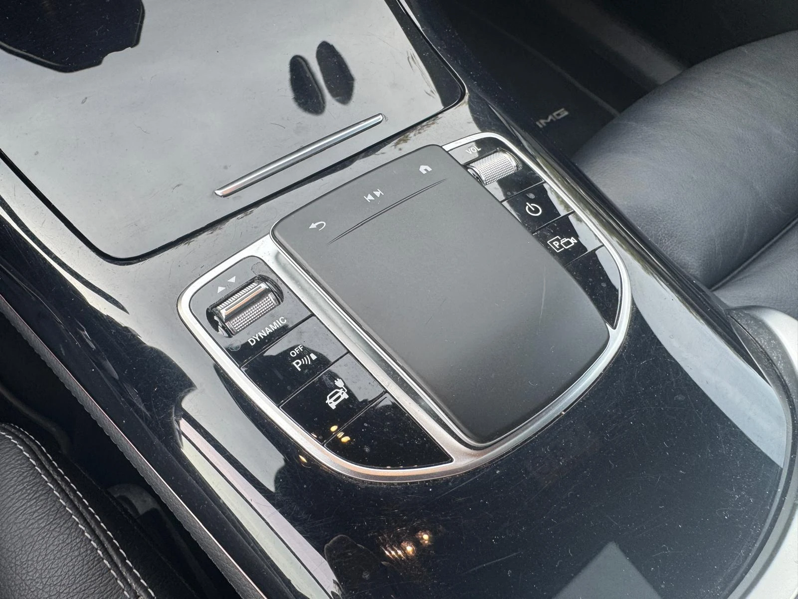 Mercedes-Benz-EQC-image-20