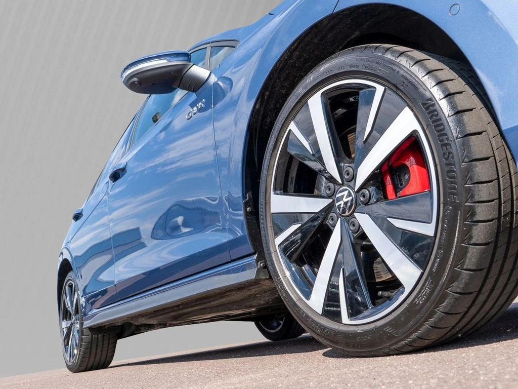 Volkswagen-Golf-image-4