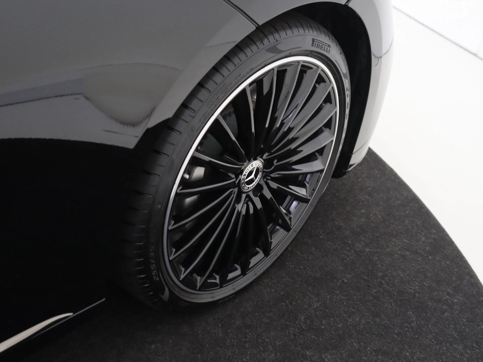 Mercedes-Benz-EQE-image-2