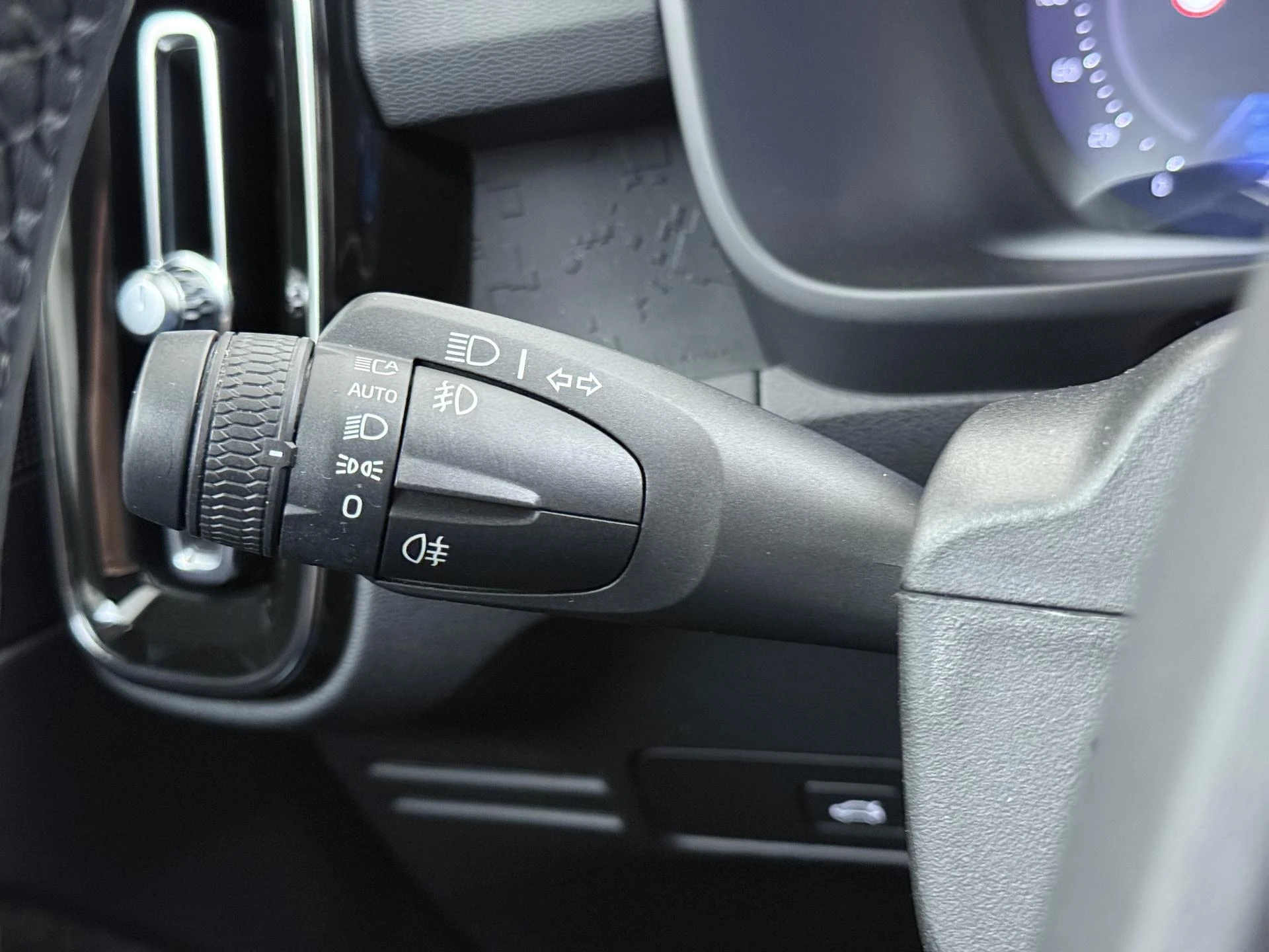 Volvo-XC40-image-20