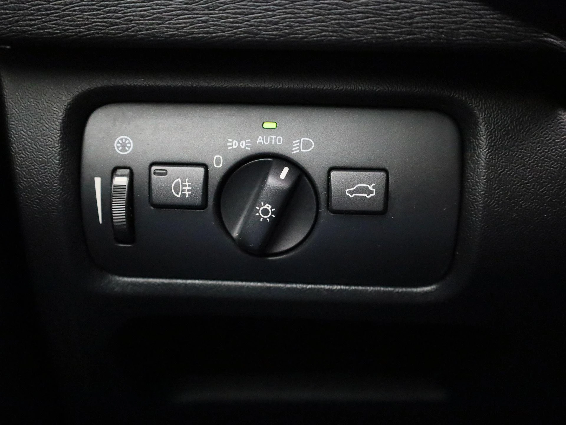 Volvo-V40-image-21