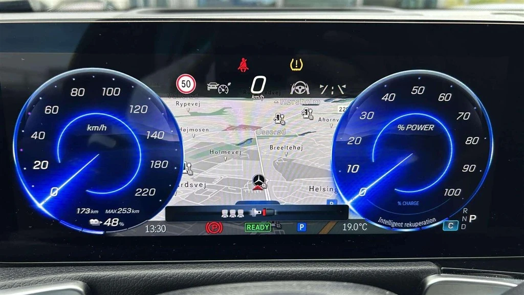 Mercedes-Benz-EQB-image-15