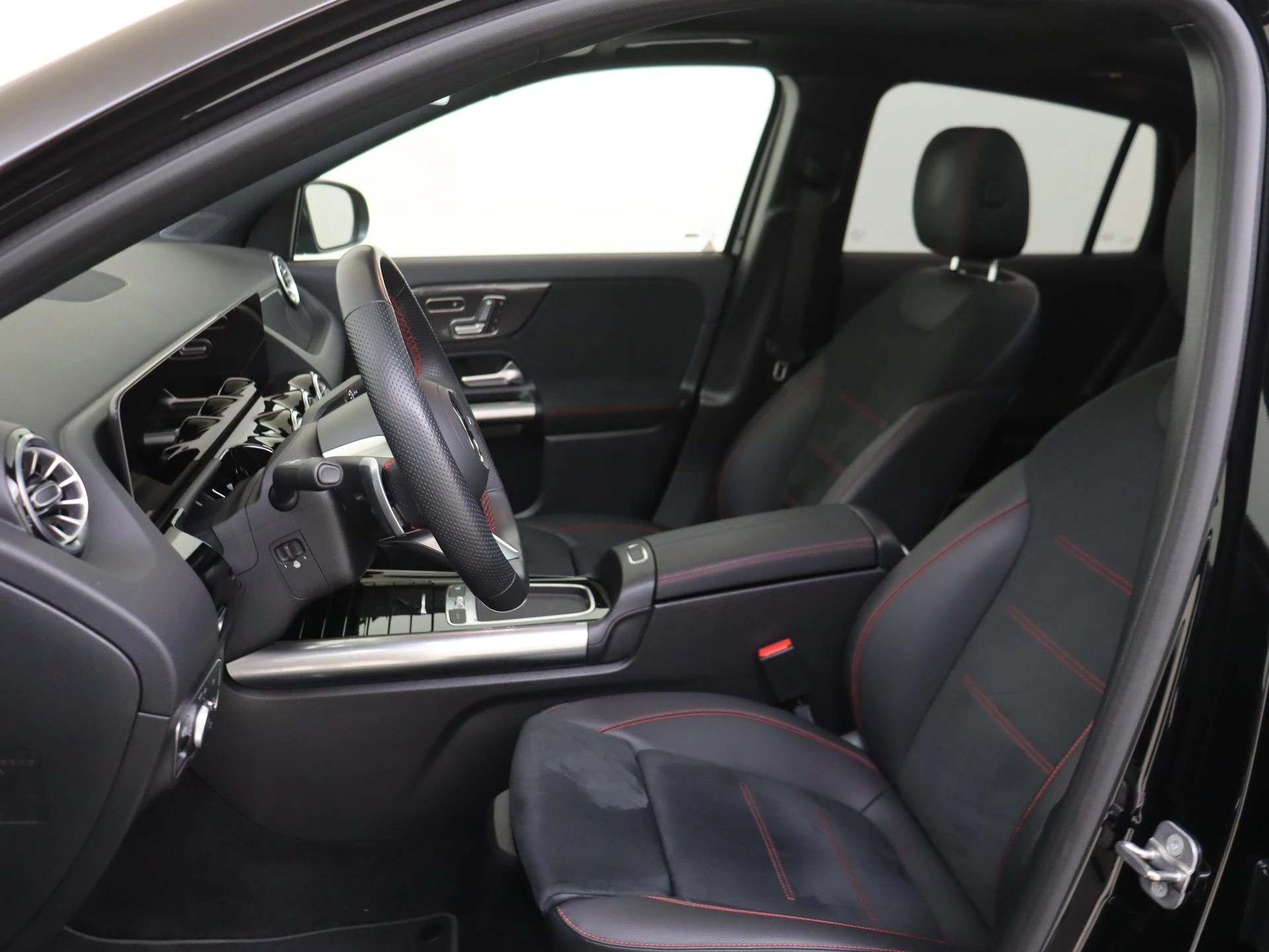 Mercedes-Benz-GLA-image-3