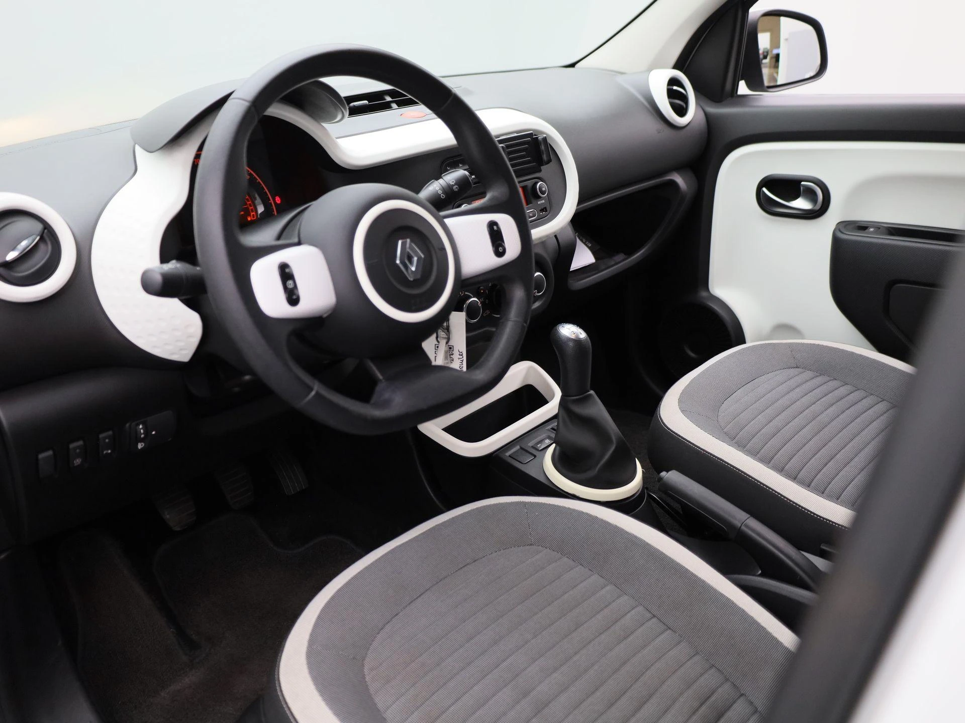 Renault-Twingo-image-15