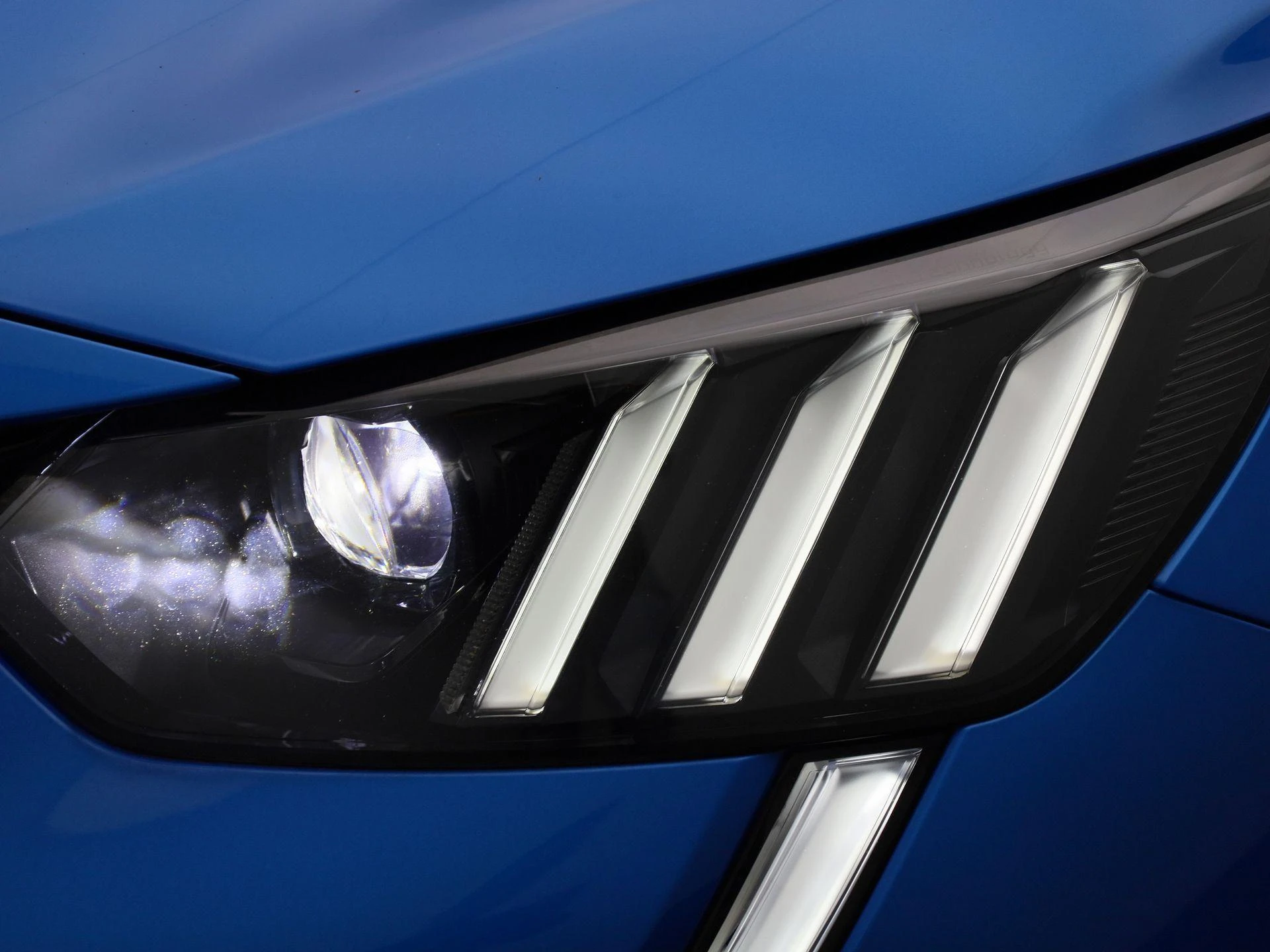 Peugeot-e-208-image-19