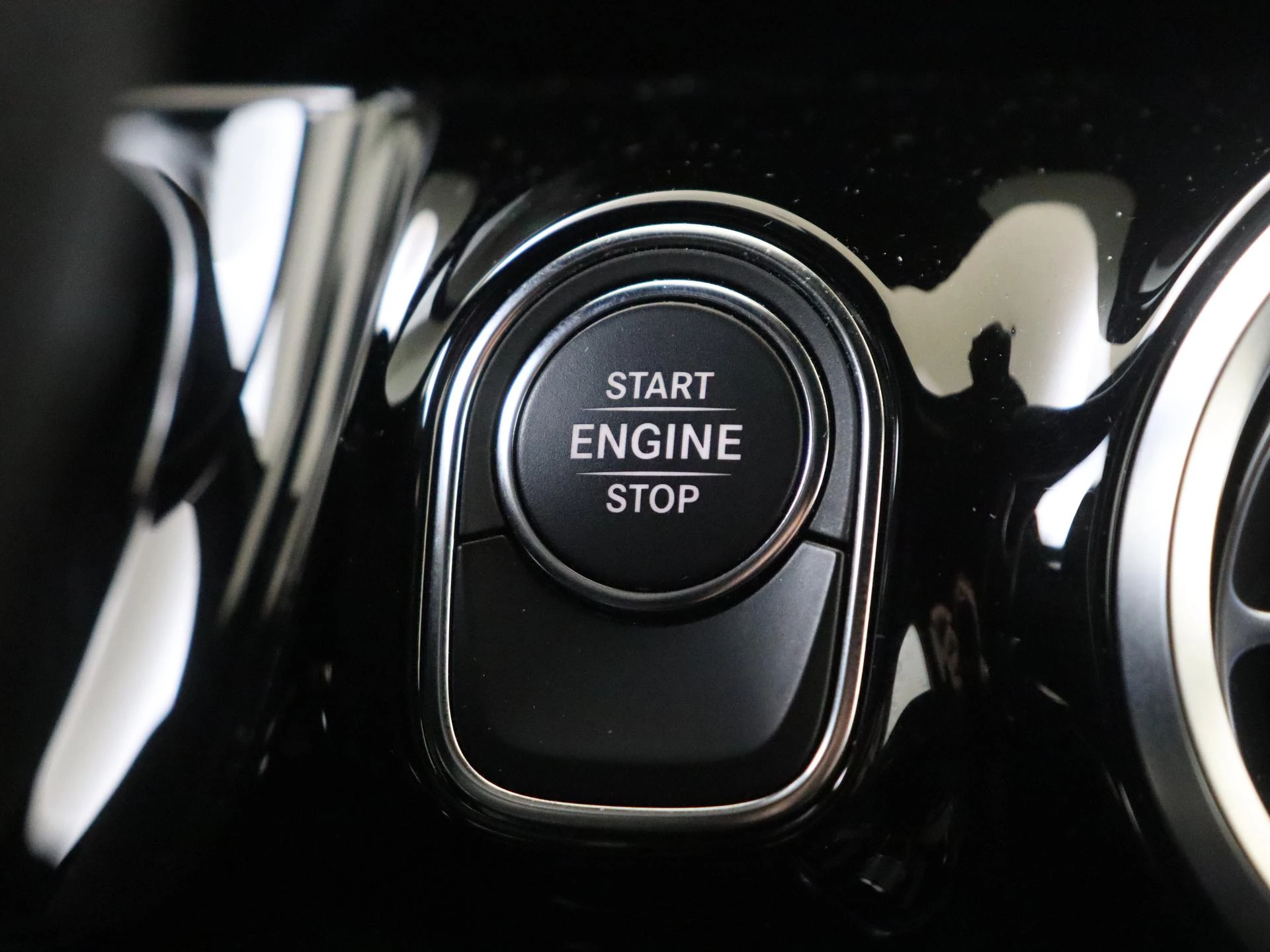 Mercedes-Benz-GLA-image-21