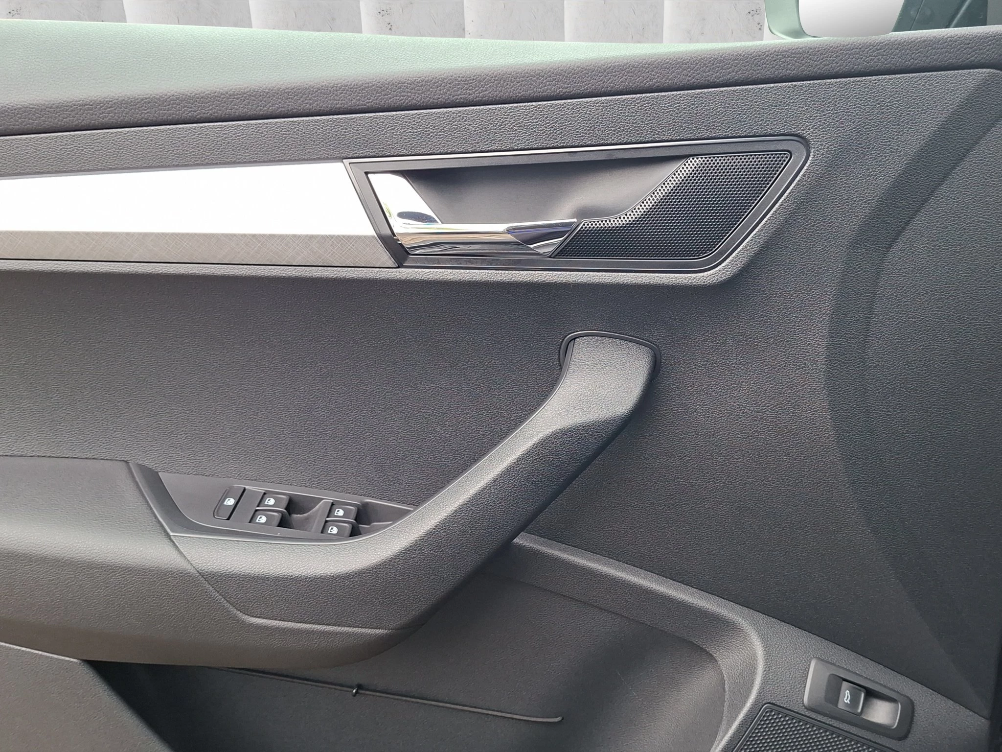 Škoda Karoq Tour 1.5 TSI ACT Aut. | LED | AHK | ACC | RFK | SHZ | LMF | Navi