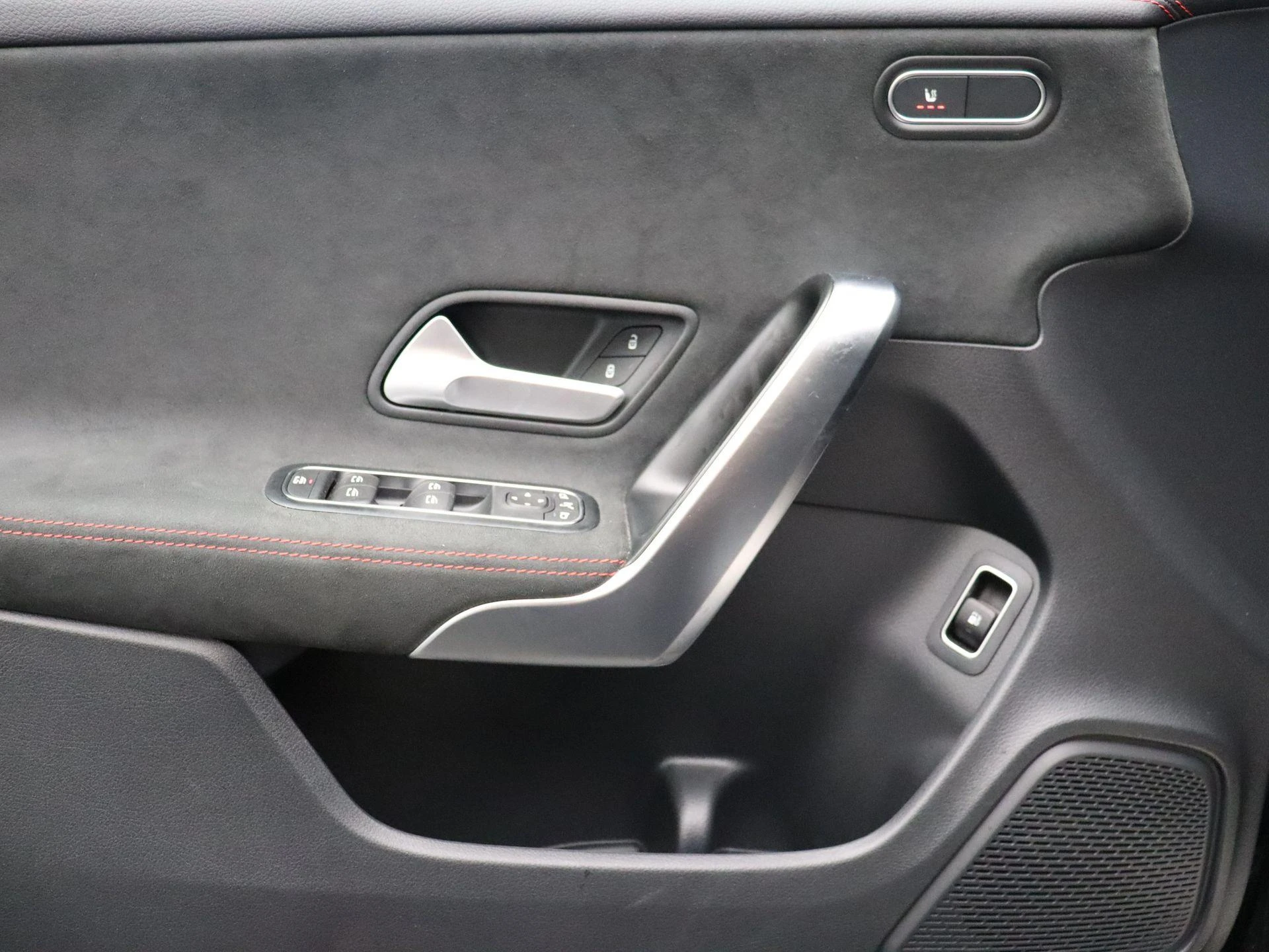 Mercedes-Benz-CLA-image-10