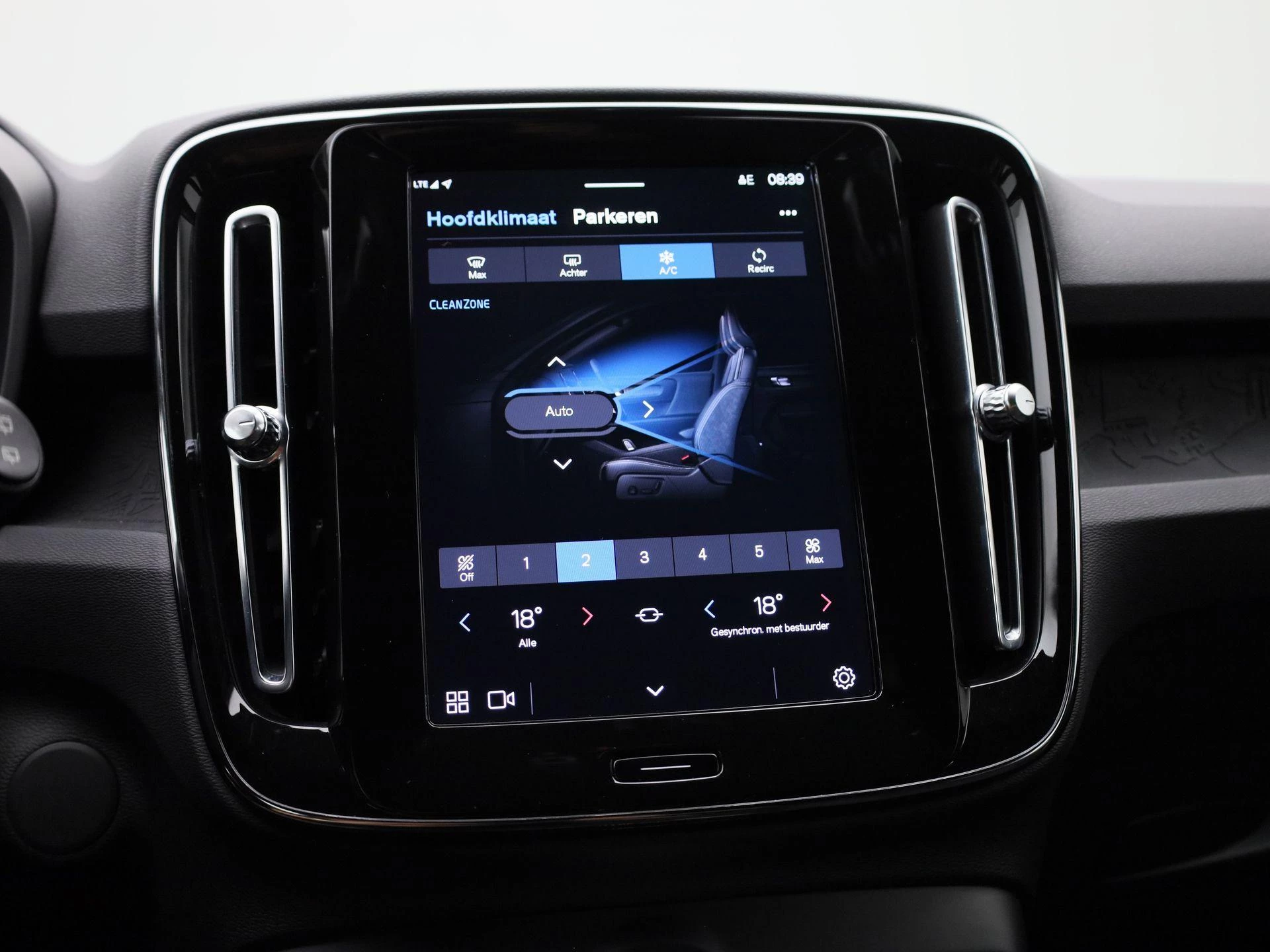 Volvo-XC40-image-18