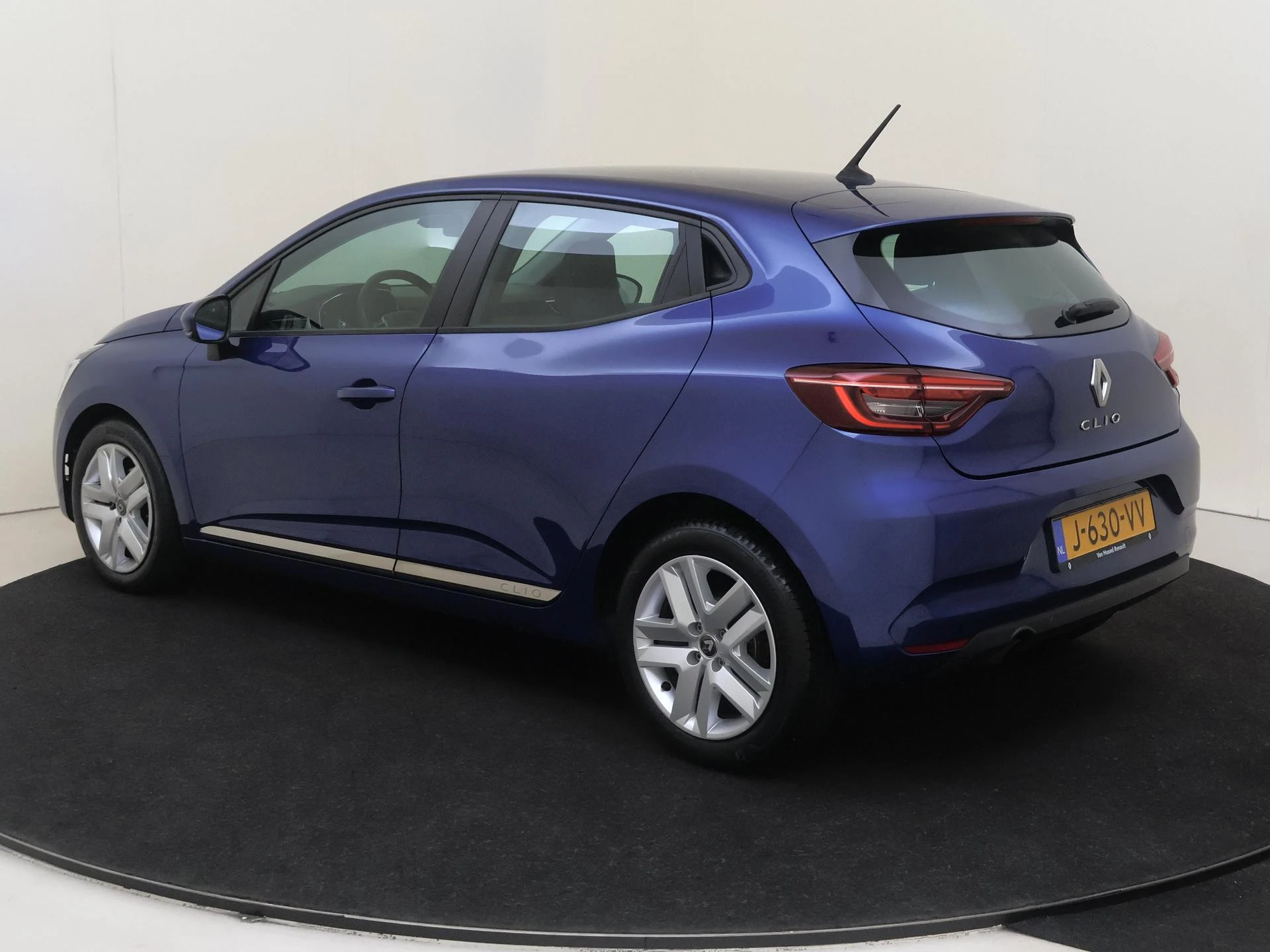 Renault-Clio-image-2