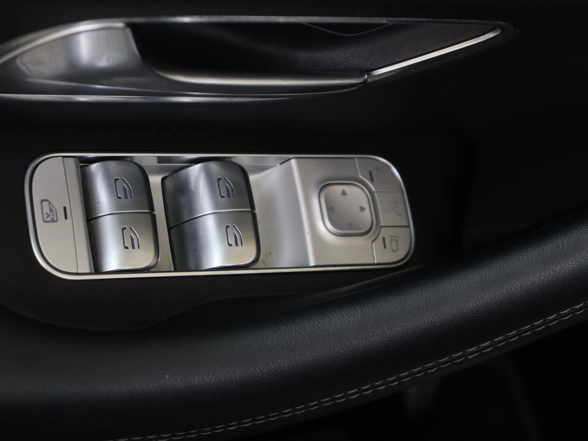 Mercedes-Benz-GLE-image-27
