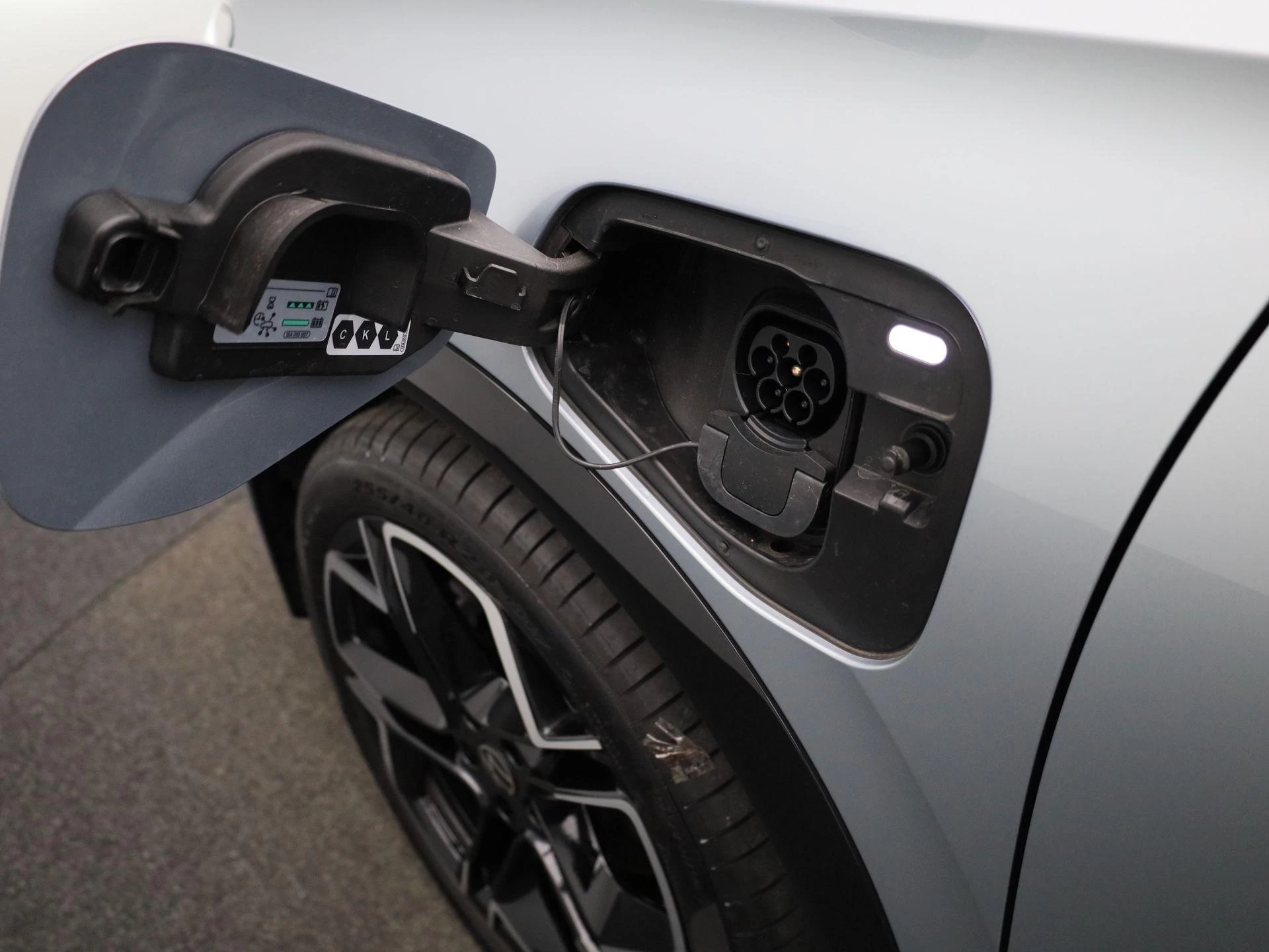 Volkswagen-Tiguan-image-17