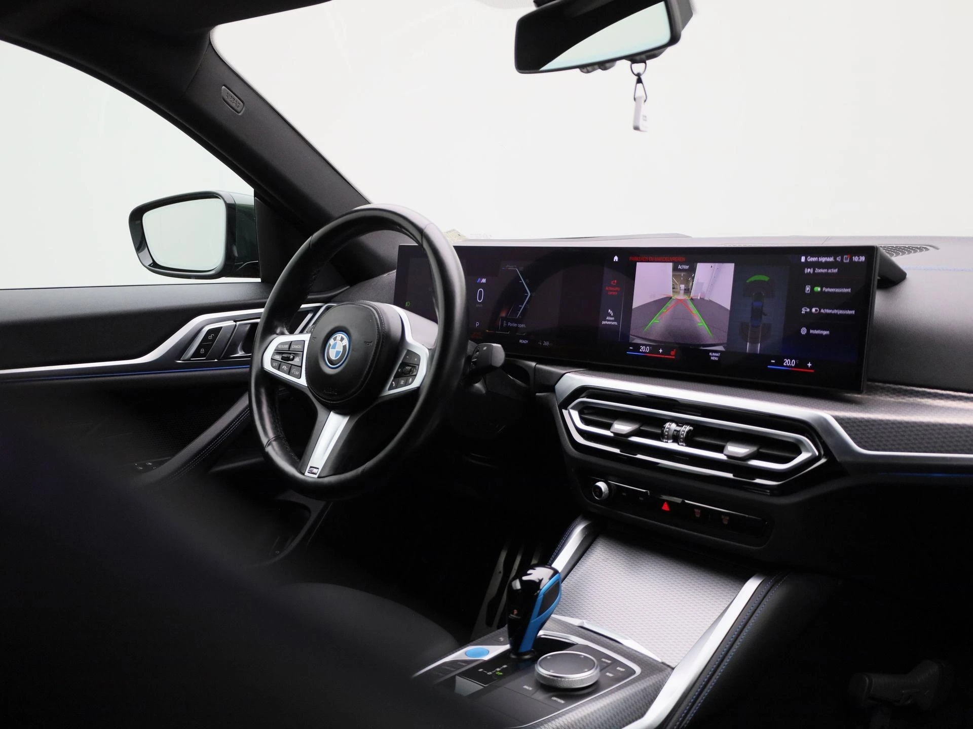 BMW-i4-image-40