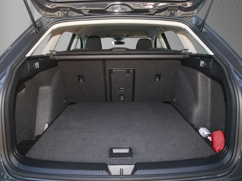 Volkswagen Golf Variant 1.5 eTSI DSG Life *LED*App-Connect*PDC*Climatronic*Sitz/Lenkradheizung*Bluetooth*
