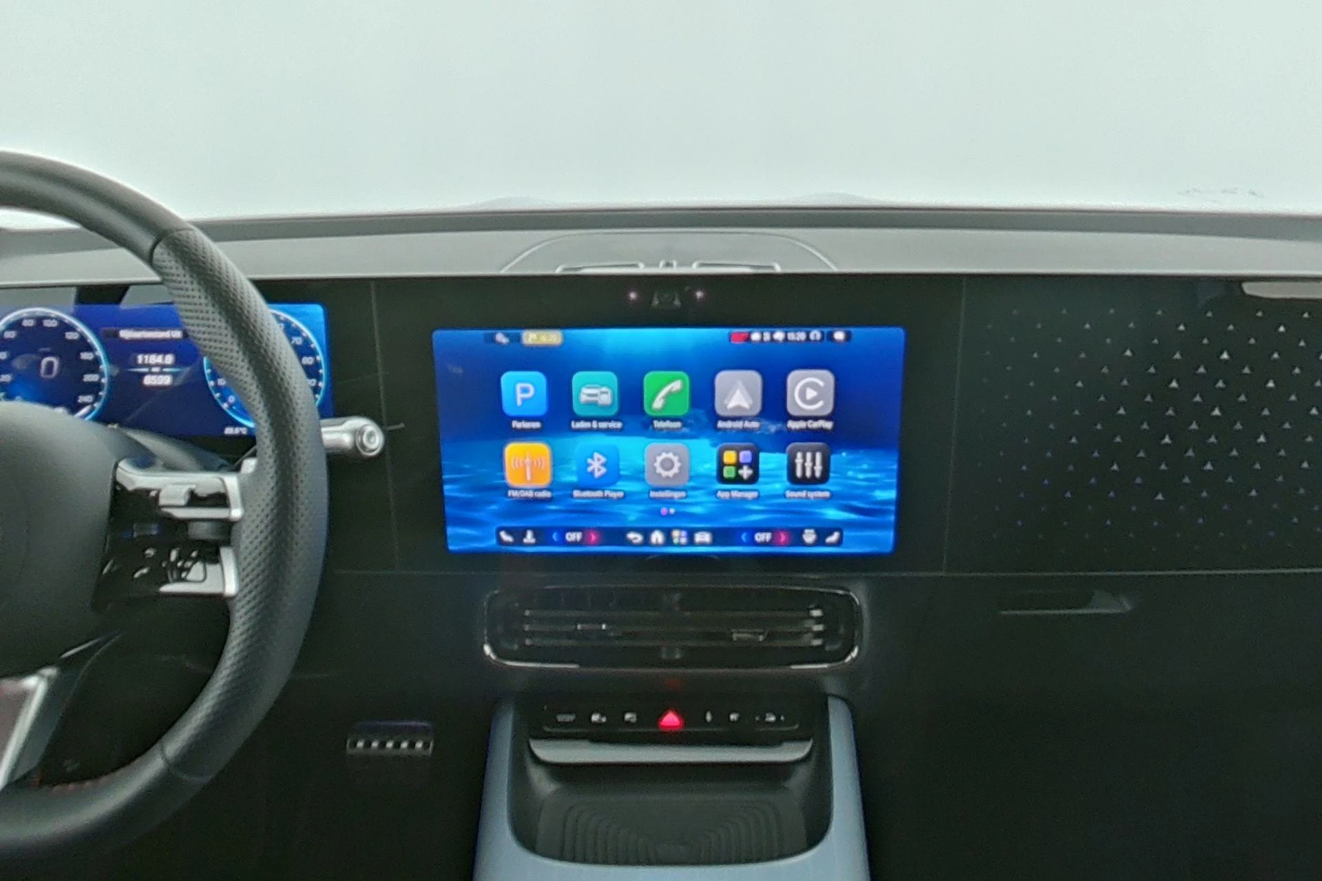 Mercedes-Benz-GLB-image-14