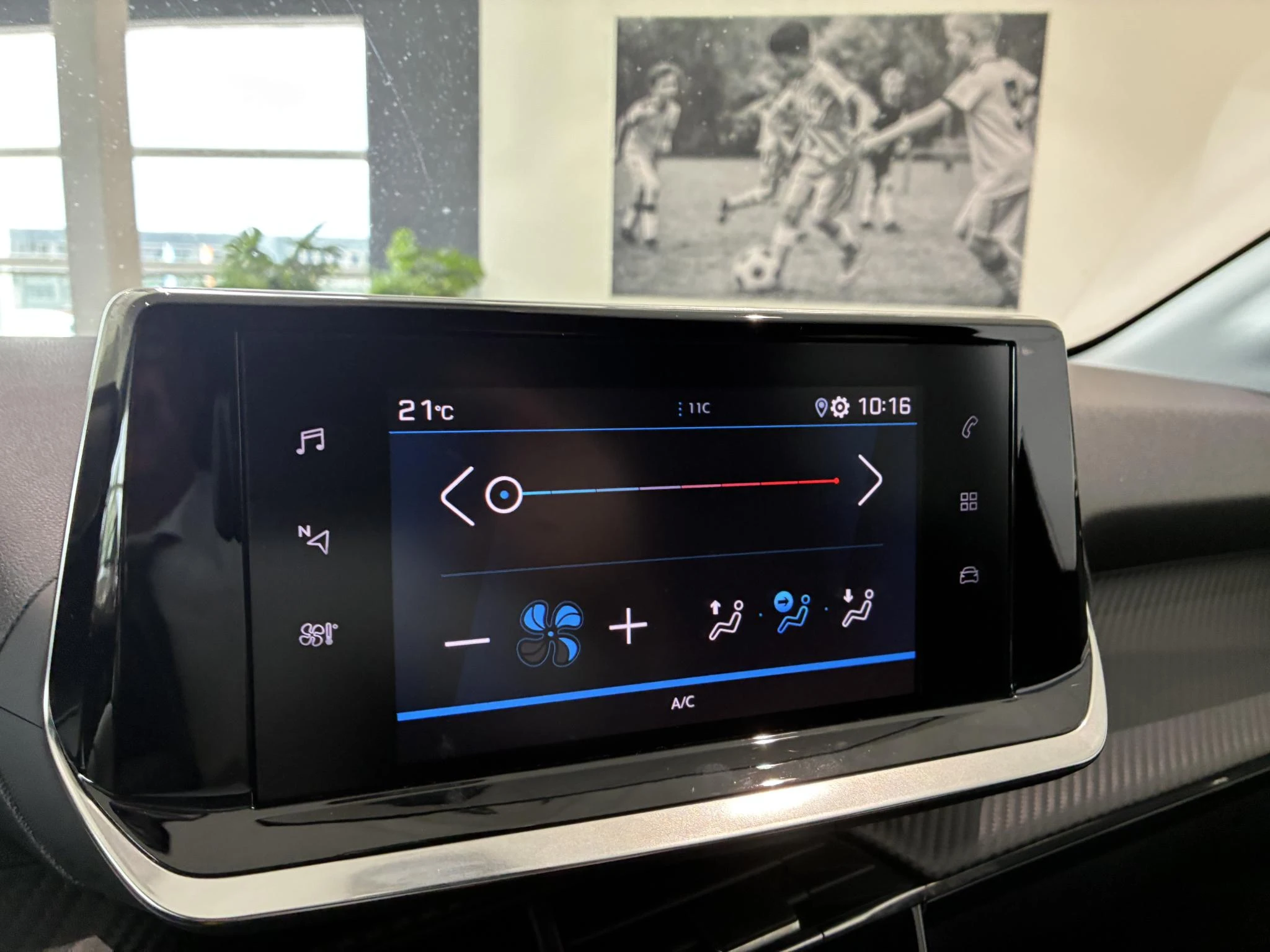 Peugeot-208-image-18