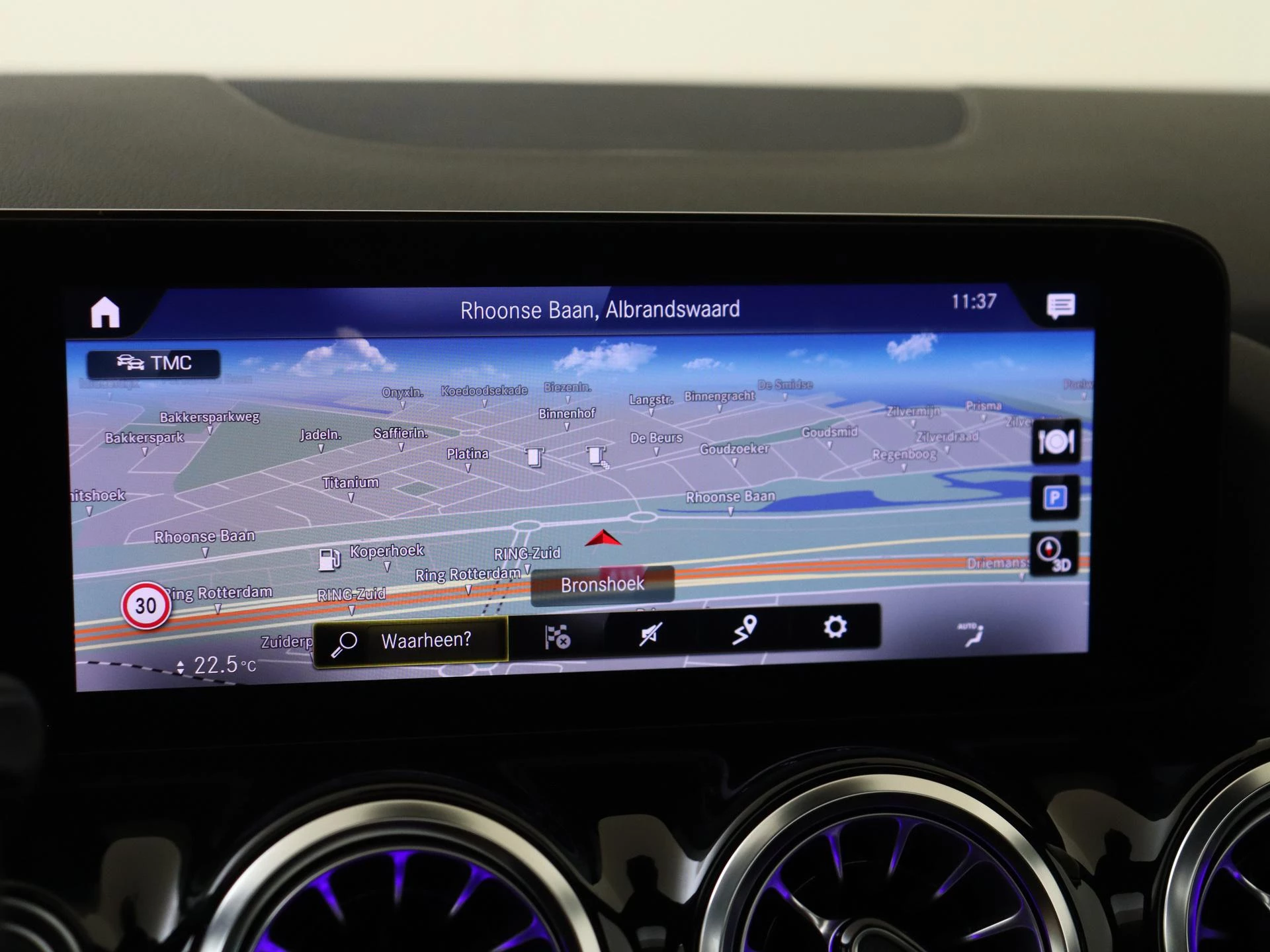 Mercedes-Benz-GLA-image-16