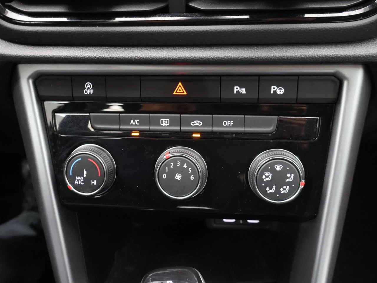 Volkswagen-T-Roc-image-14