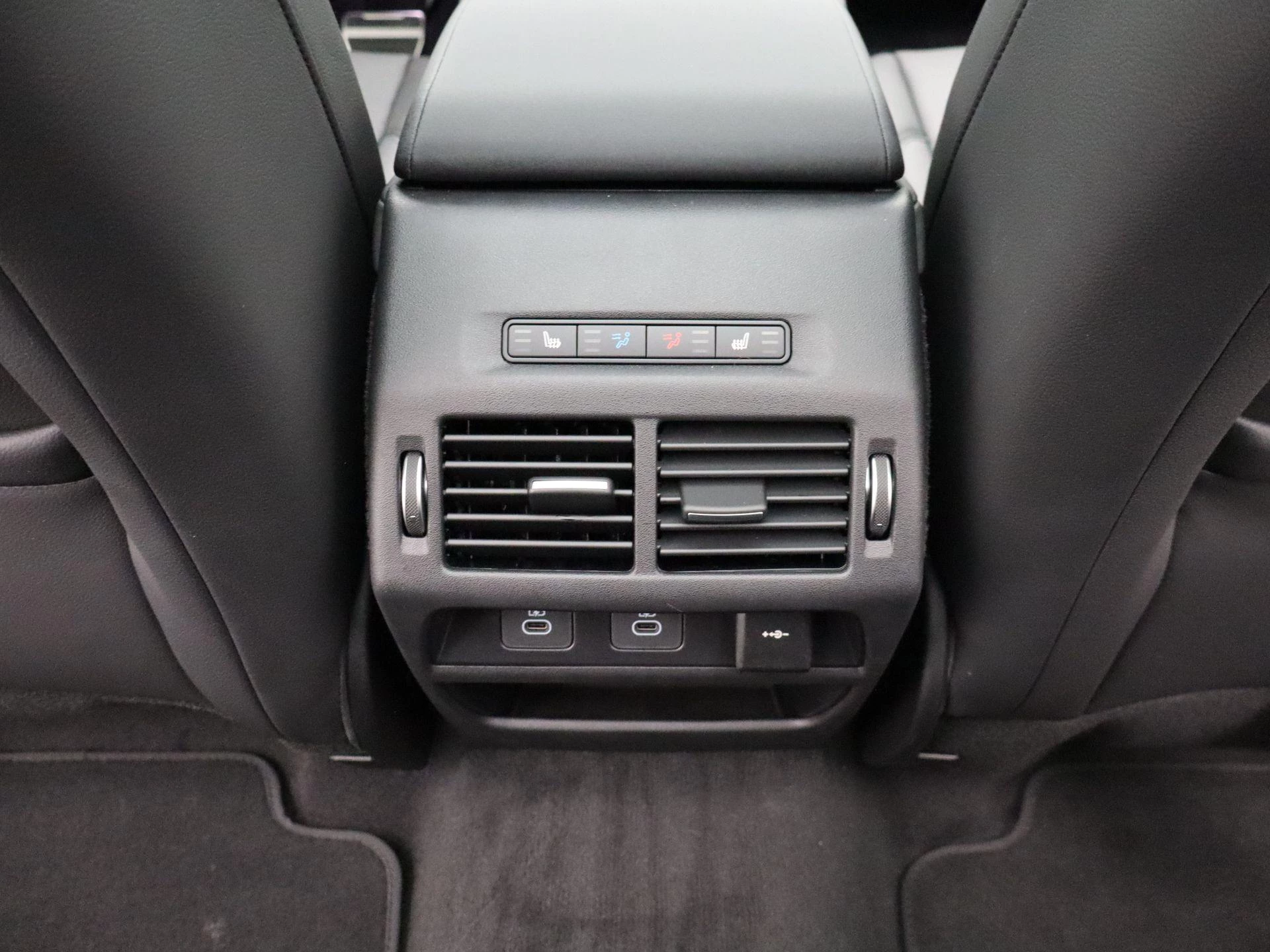 Land Rover-Discovery Sport-image-36